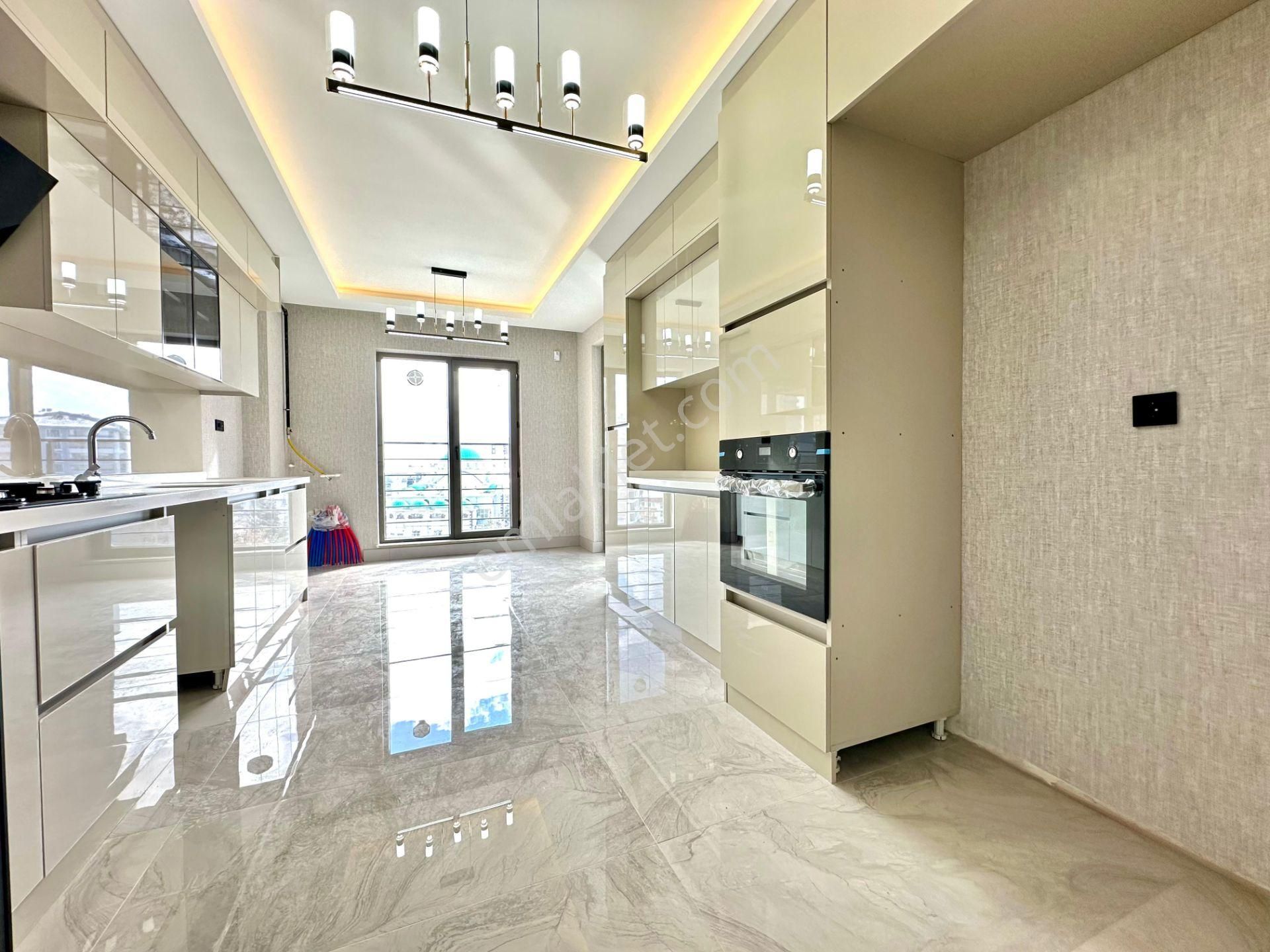 Kalecik Emlak'tan Ultra Lüx Sitede G.odalı K.otoparklı Sıfır 4+
