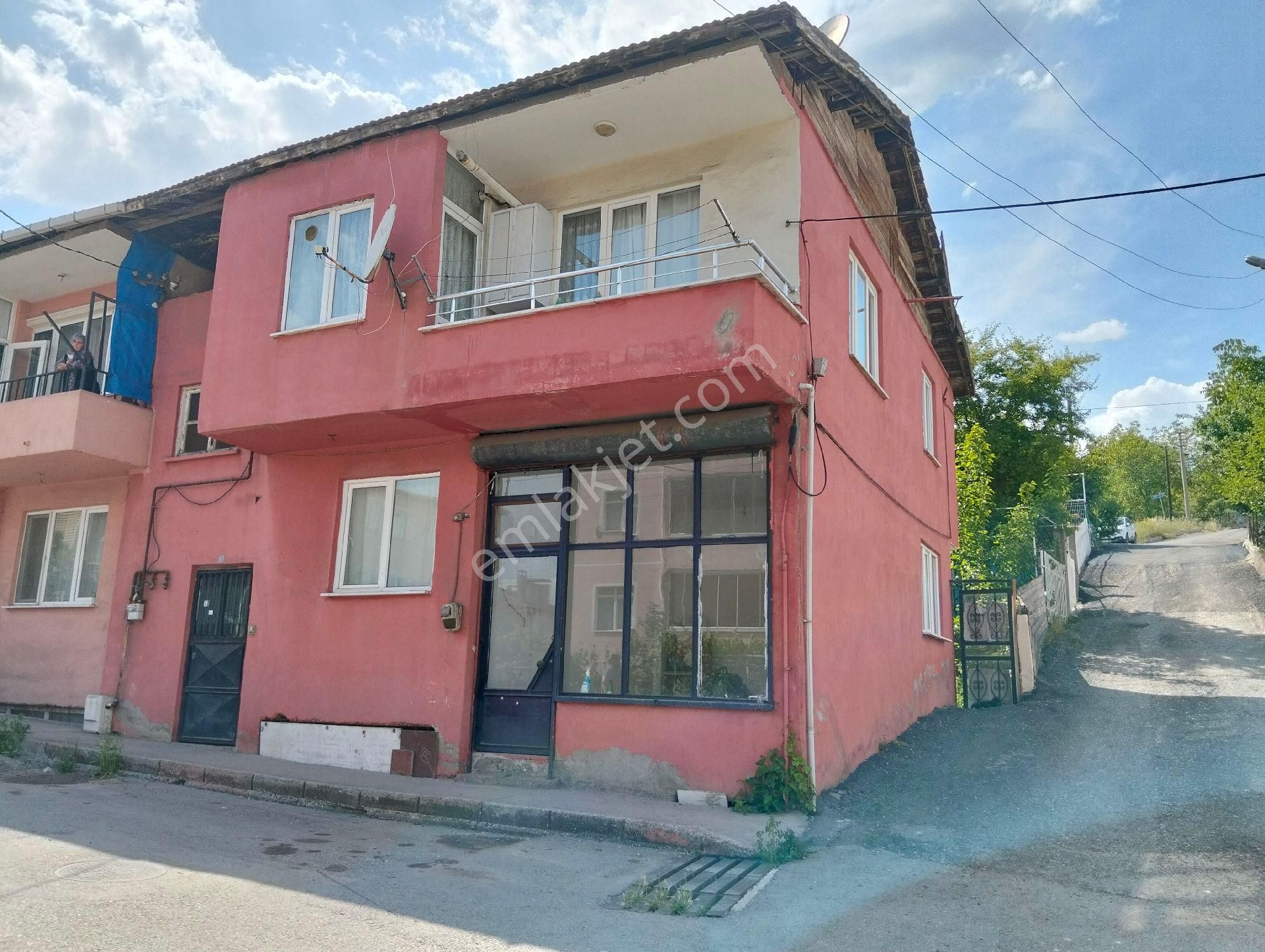 Karabük Kayabaşı Mahallesinde İçi Yapılı Doğalgaz Lı 2+1 Daire Satılıktır