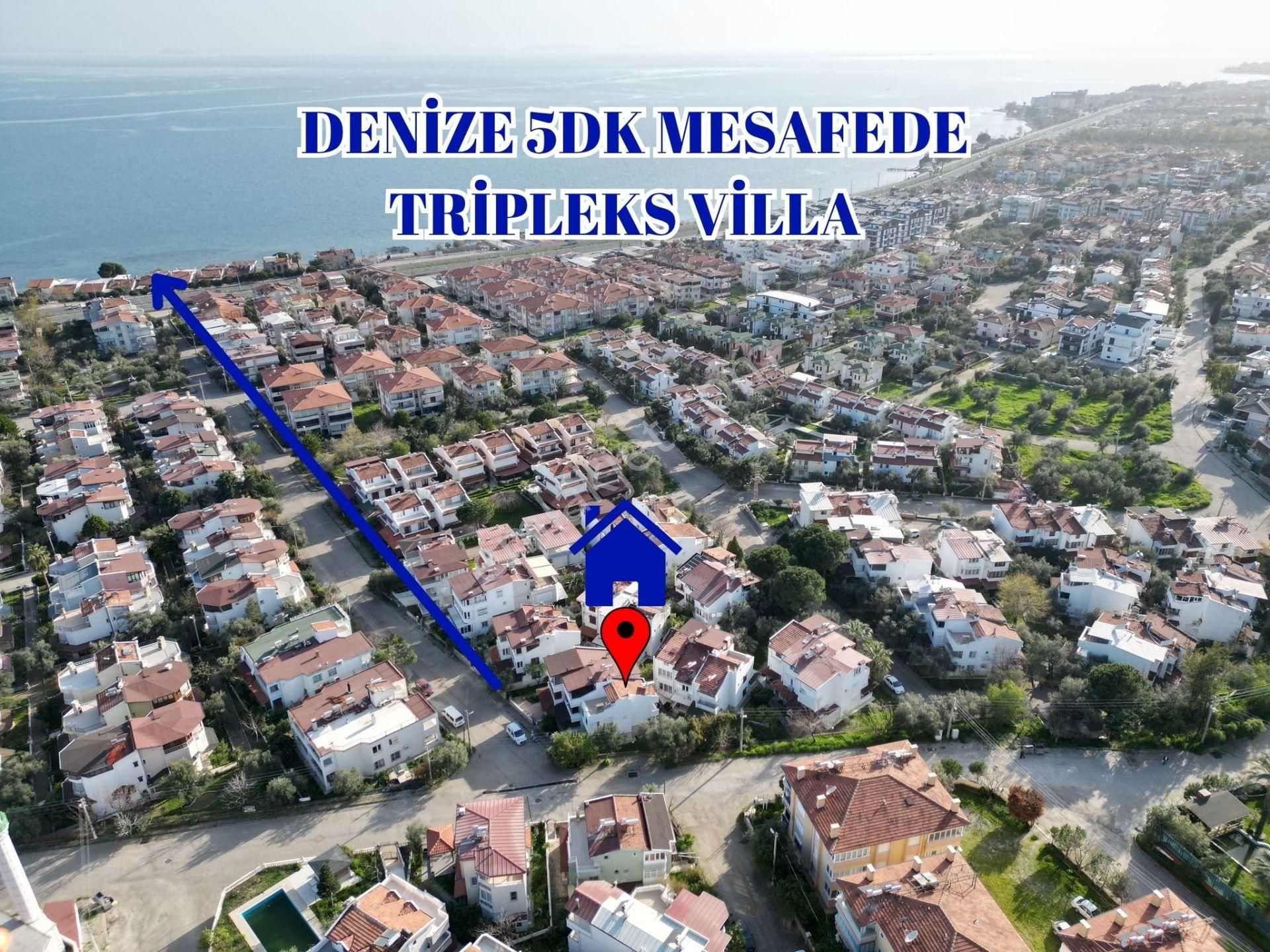 Altınoluk İlkabahar'dan Pazar Sokağında Denize 400mt Geniş Bahçeli Köşe Triplex Villa