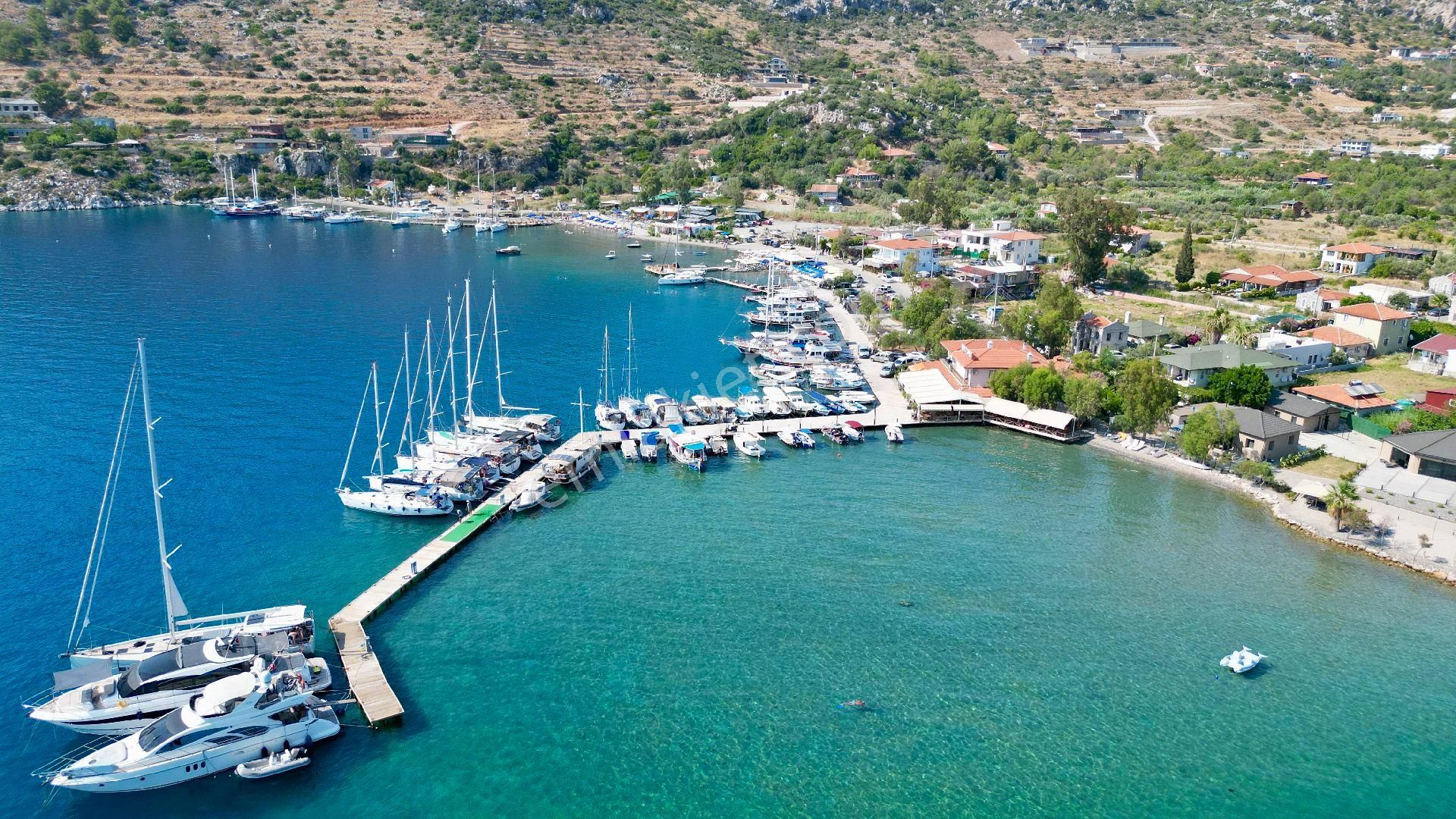 Joker: Marmaris Söğüt Denize 600 Metre Yakınlıkta Evlere Komşu Tarla