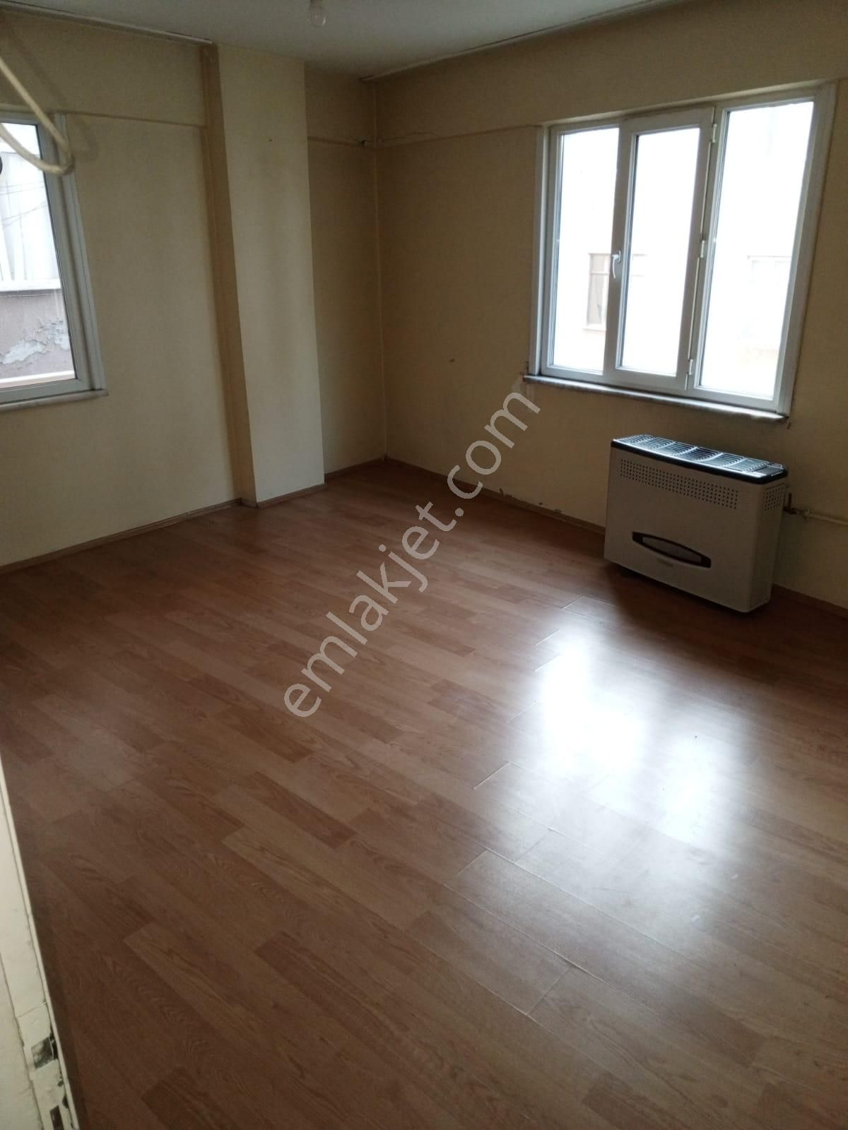 Yenibosna Hürriyette Kiralık 80 M2 2+1 3. Kat Daire