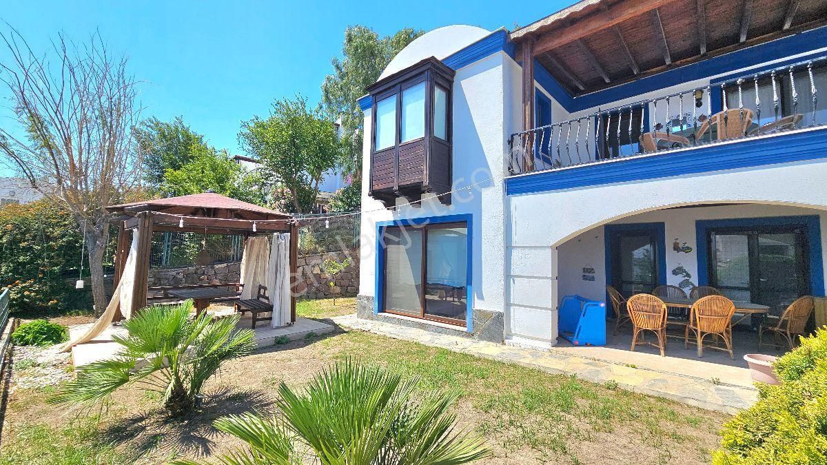 Bodrum Gündoğanda Satılık Özel Plajlı Sitede Deniz Manzaralı Bahçeli 4+1 Müstakil Villa