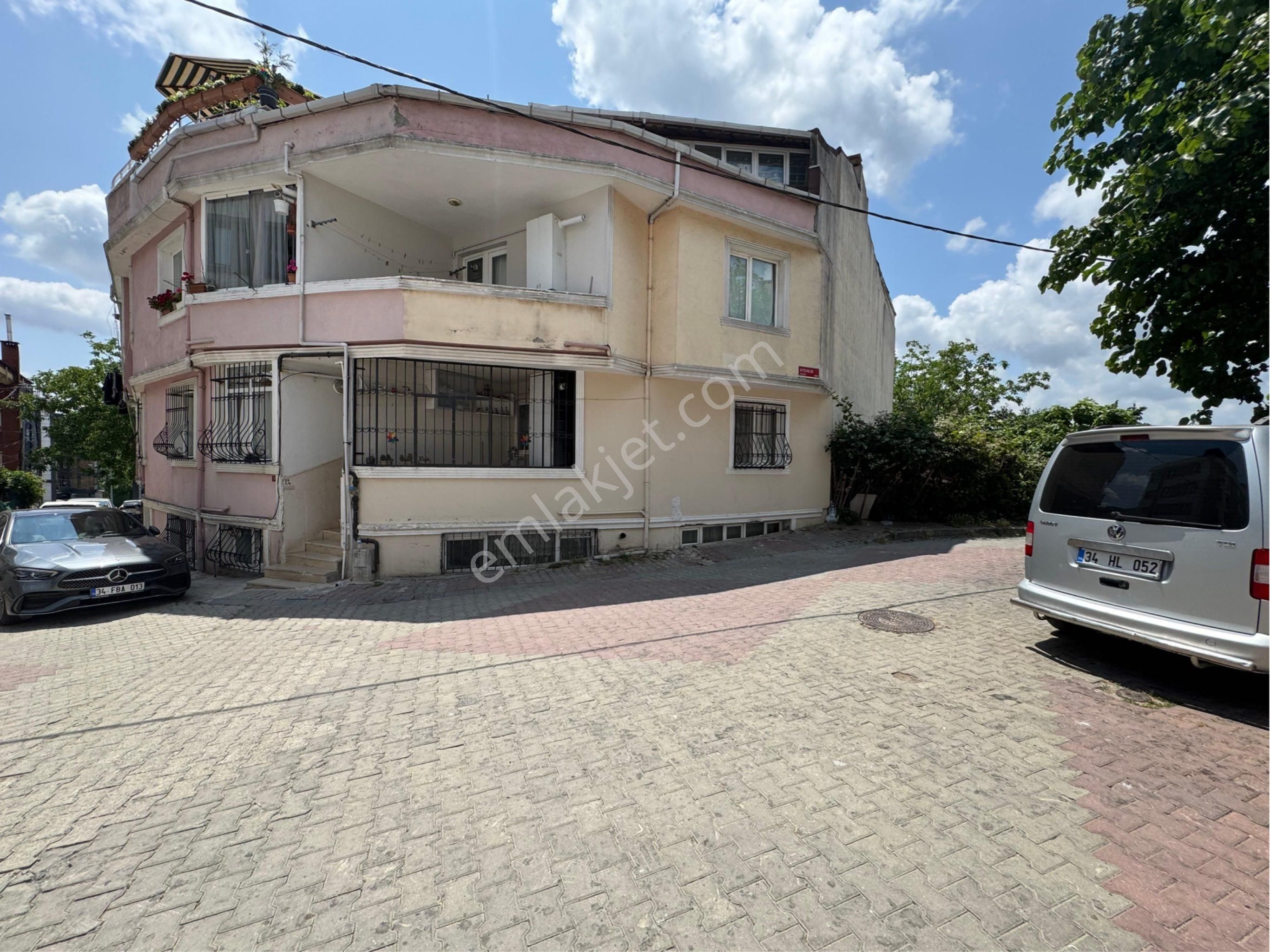 Kemerburgaz'da Metroya Yakın Yatırımlık Fırsat 90 M² Net 3+1