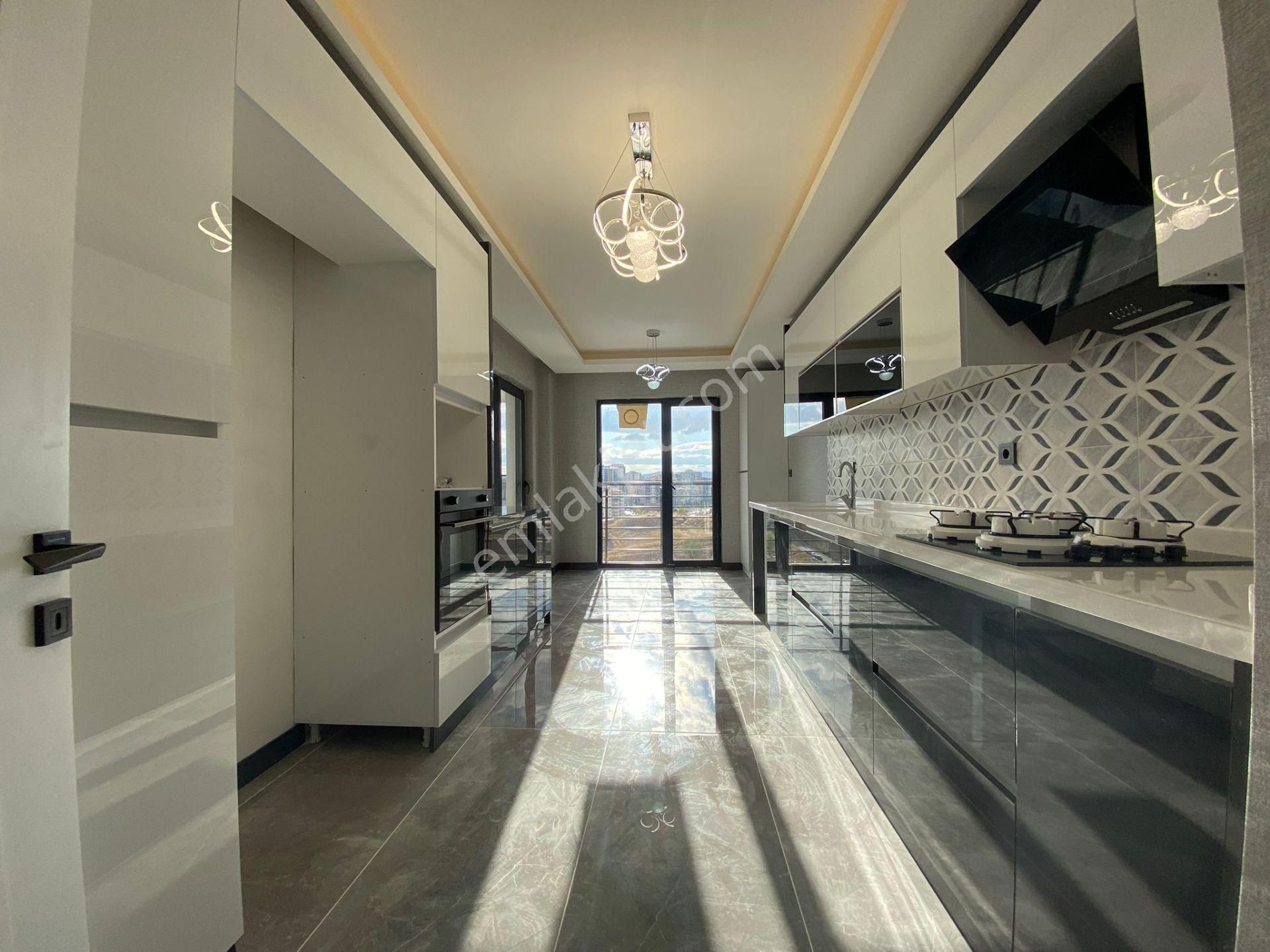 Nasip'ten Fatih Mah. Hobi Bahçeli K.garajlı Ultralüx 185m² Şık 4+1 Daire