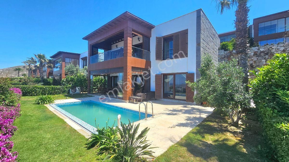 Bodrum Gümüşlükte Satılık Özel Havuzlu Deniz Manzaralı 4+1 Müstakil Villa