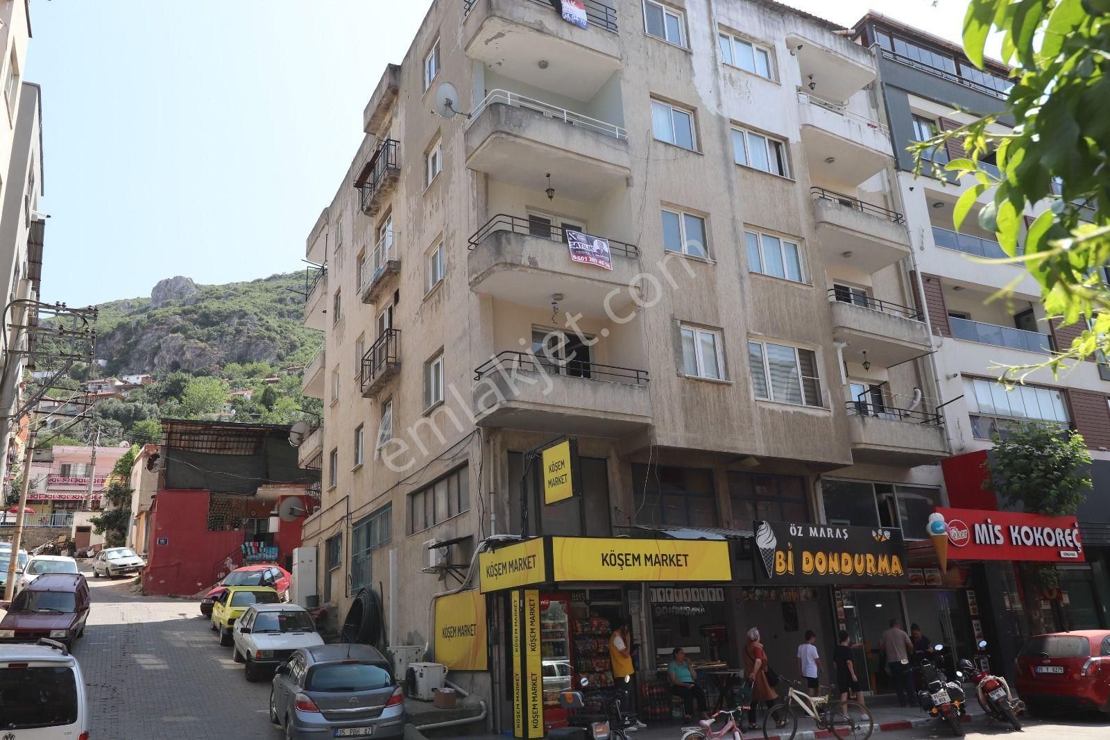 Kemalpaşa Soğukpınarda Cadde Üstünde Satılık 3+1 Daire