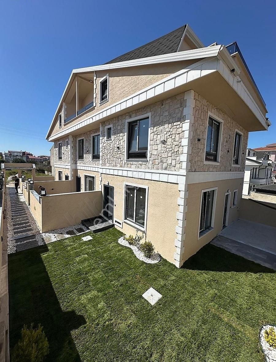 Sakarya Kocaali' 4+1 Süper Konumda Satılık Villa