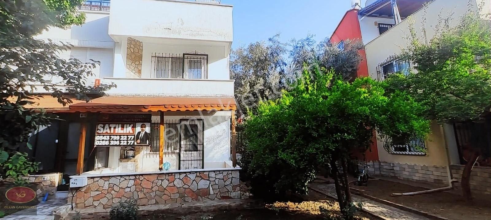 Müstakil Bahçeli - Site İçinde- Bakımlı - Tripleks Villa
