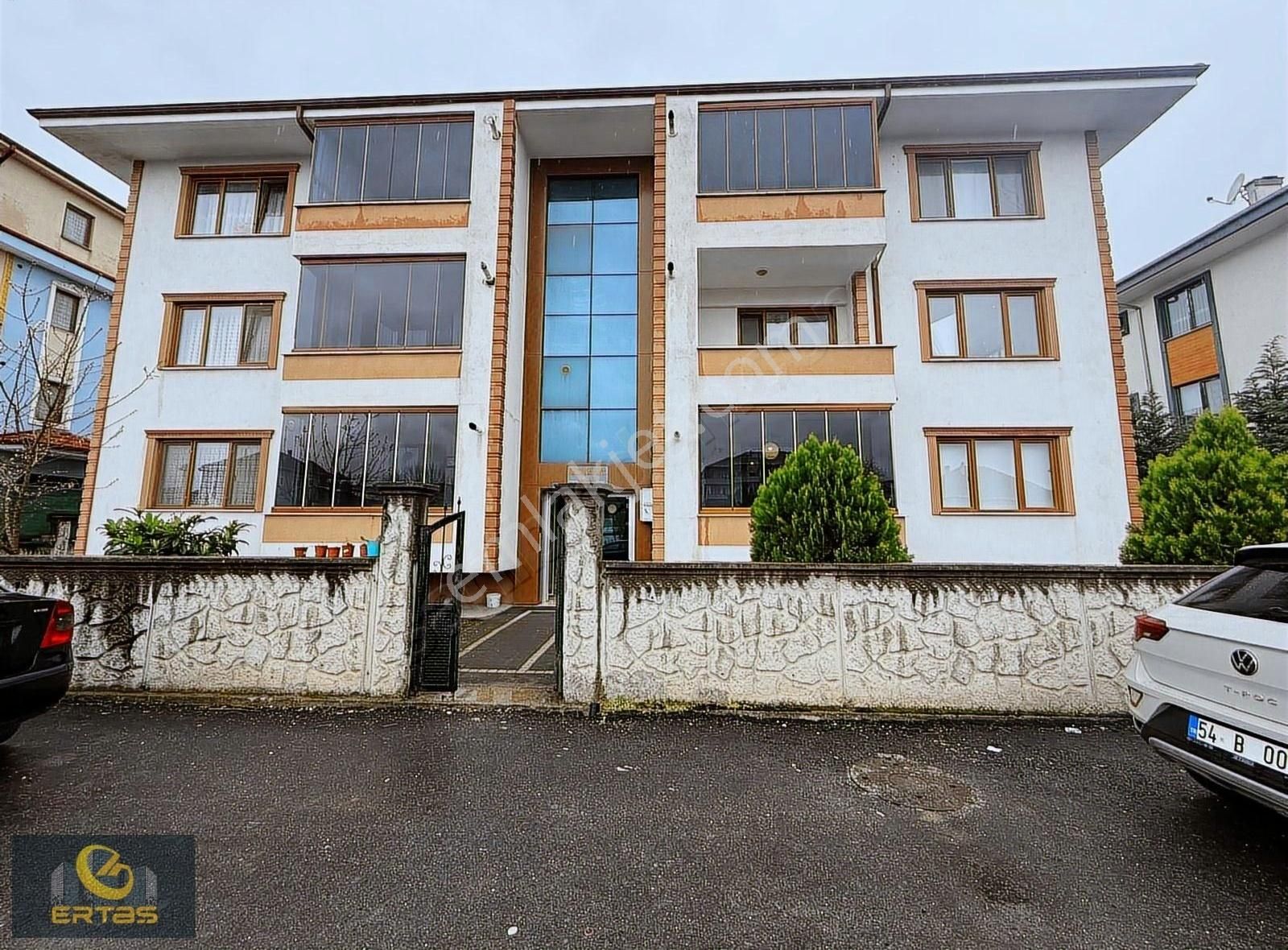 Serdivan Yazlık'ta 3+1 Ebeveyn Banyolu 120 M2 Satılık Daire