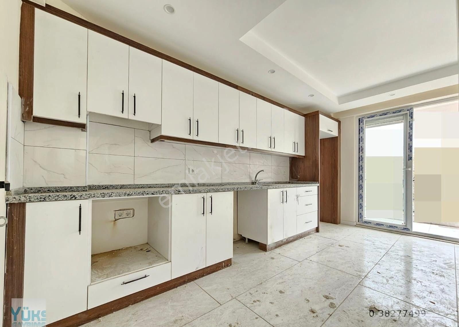 Denizli Şemikler'de 3+1 140m2 Fırsat Ara Kat Satılık Daire