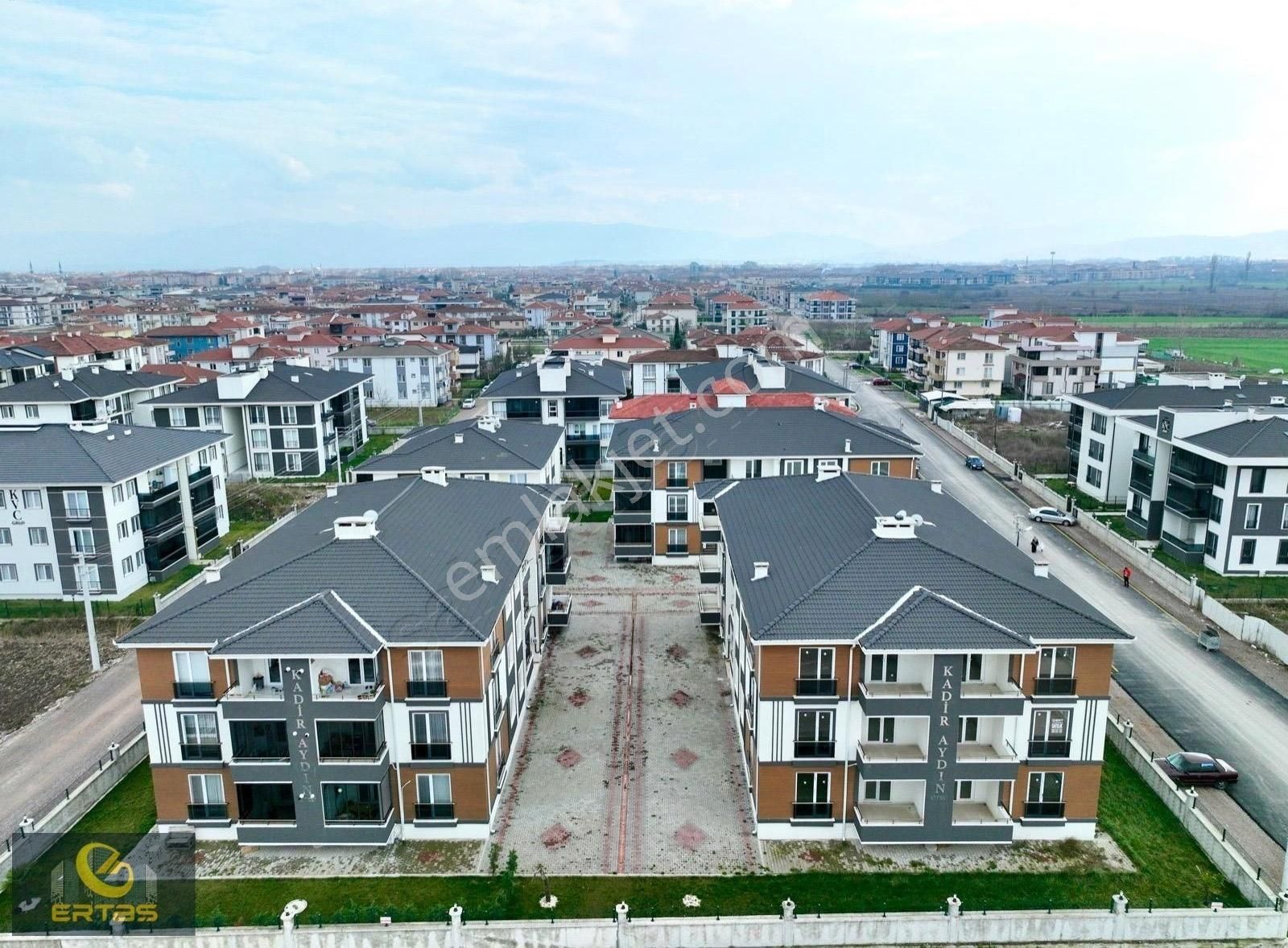 Tekeler Mahallesi Temalı Park Karşısı 3+1 Site İçi Satılık Daire