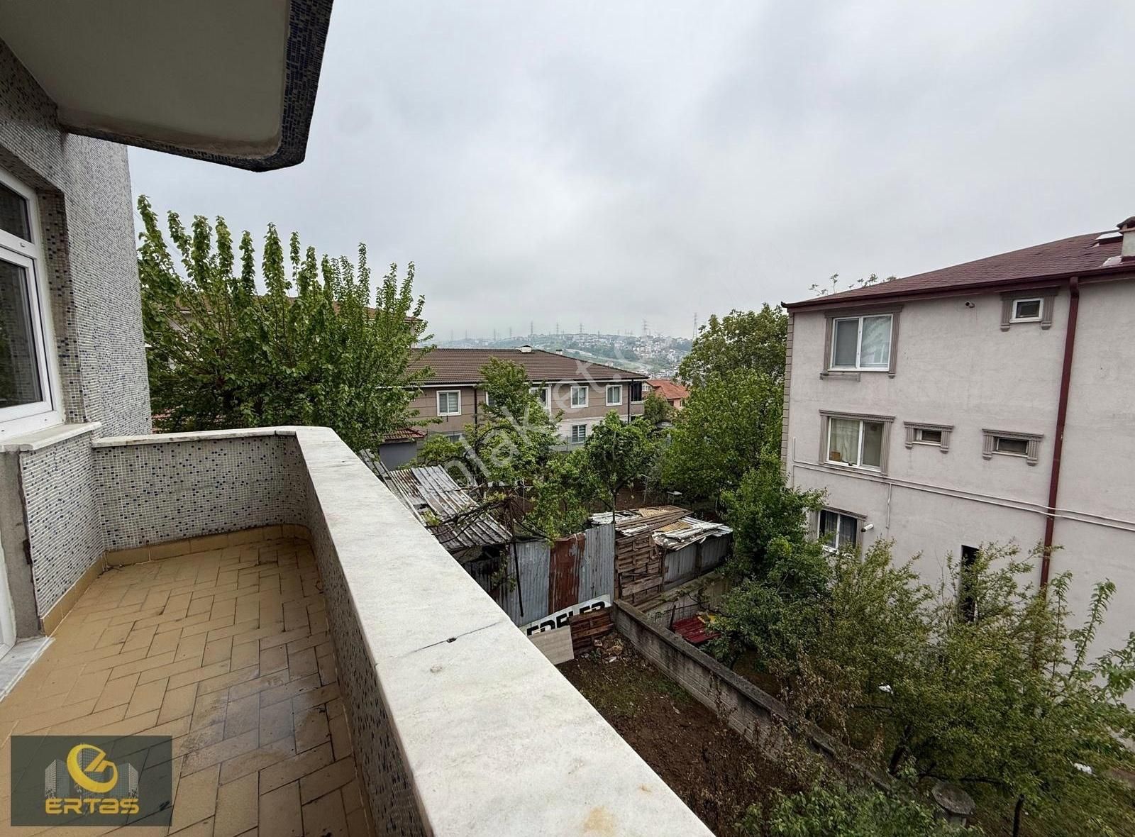Sakarya Maltepe'de Ana Cadde Üzerinde Dükkan Üstü 3+1 Daire