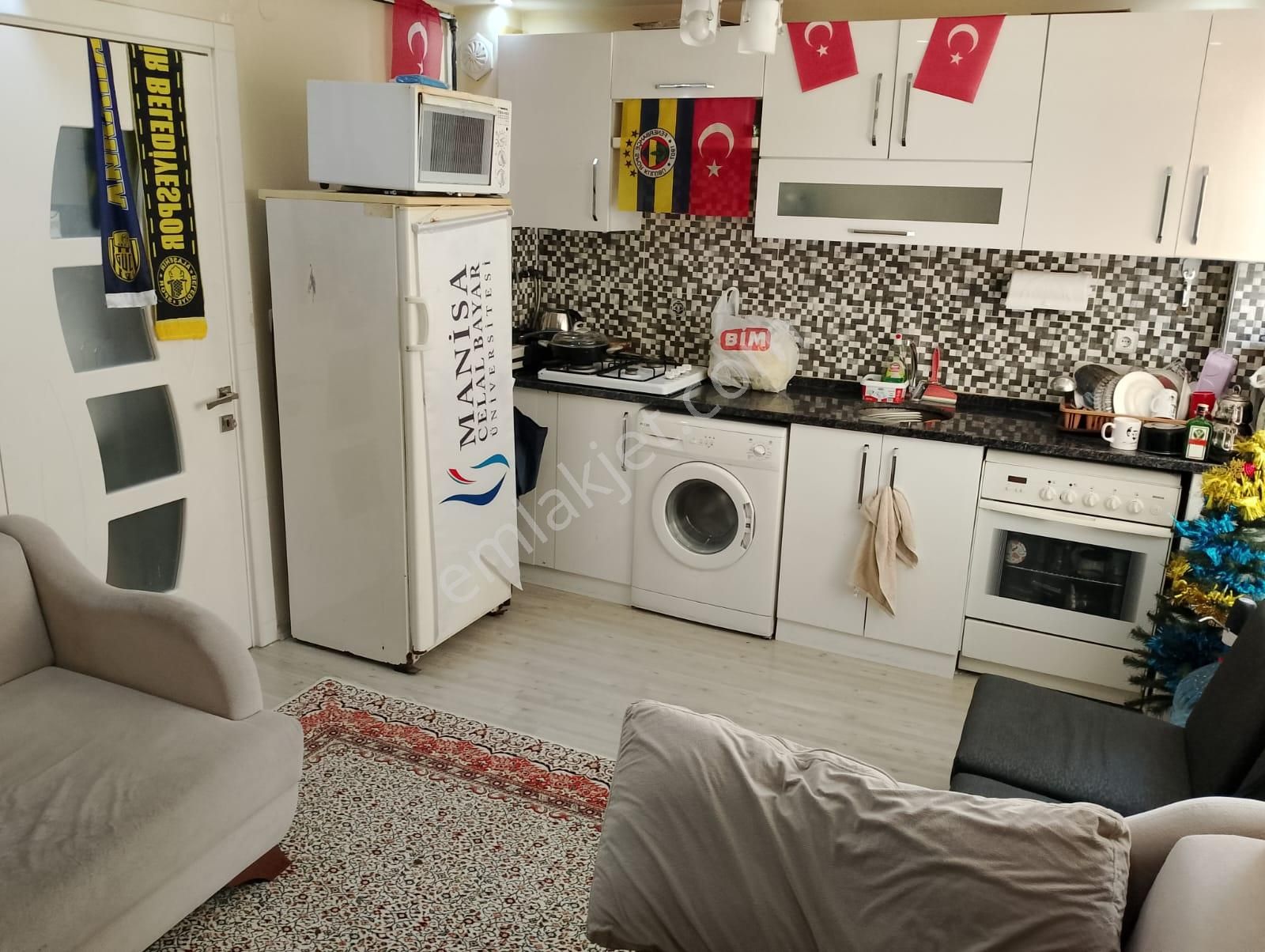 Uzun Emlak'tan Manisa Şehir Merkezinde Eşyalı Kiralık 1+1 Daire