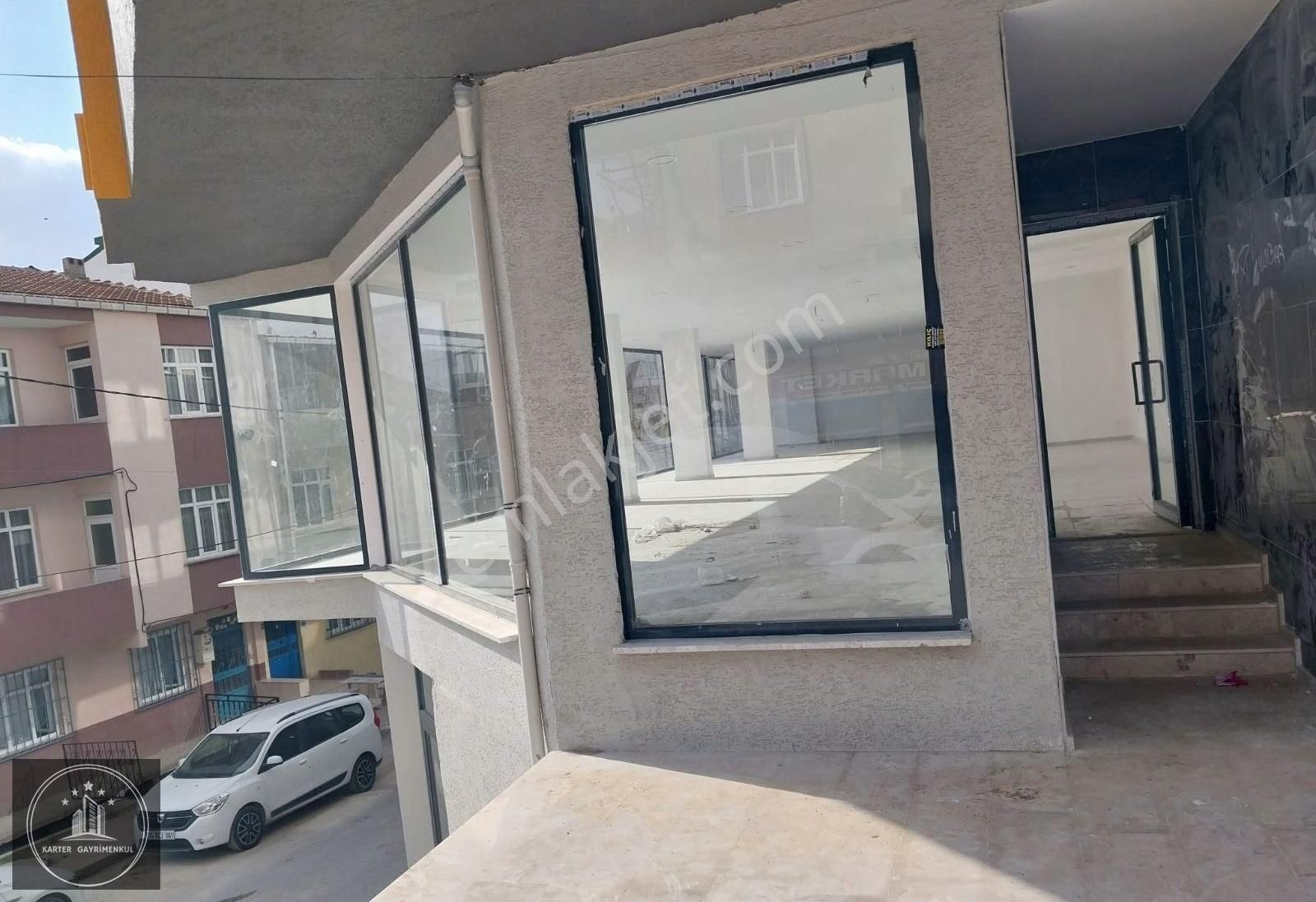 Başakşehir Güvercintepe'de Kiralık Dükkan 300 M2 Cadde Üzeri