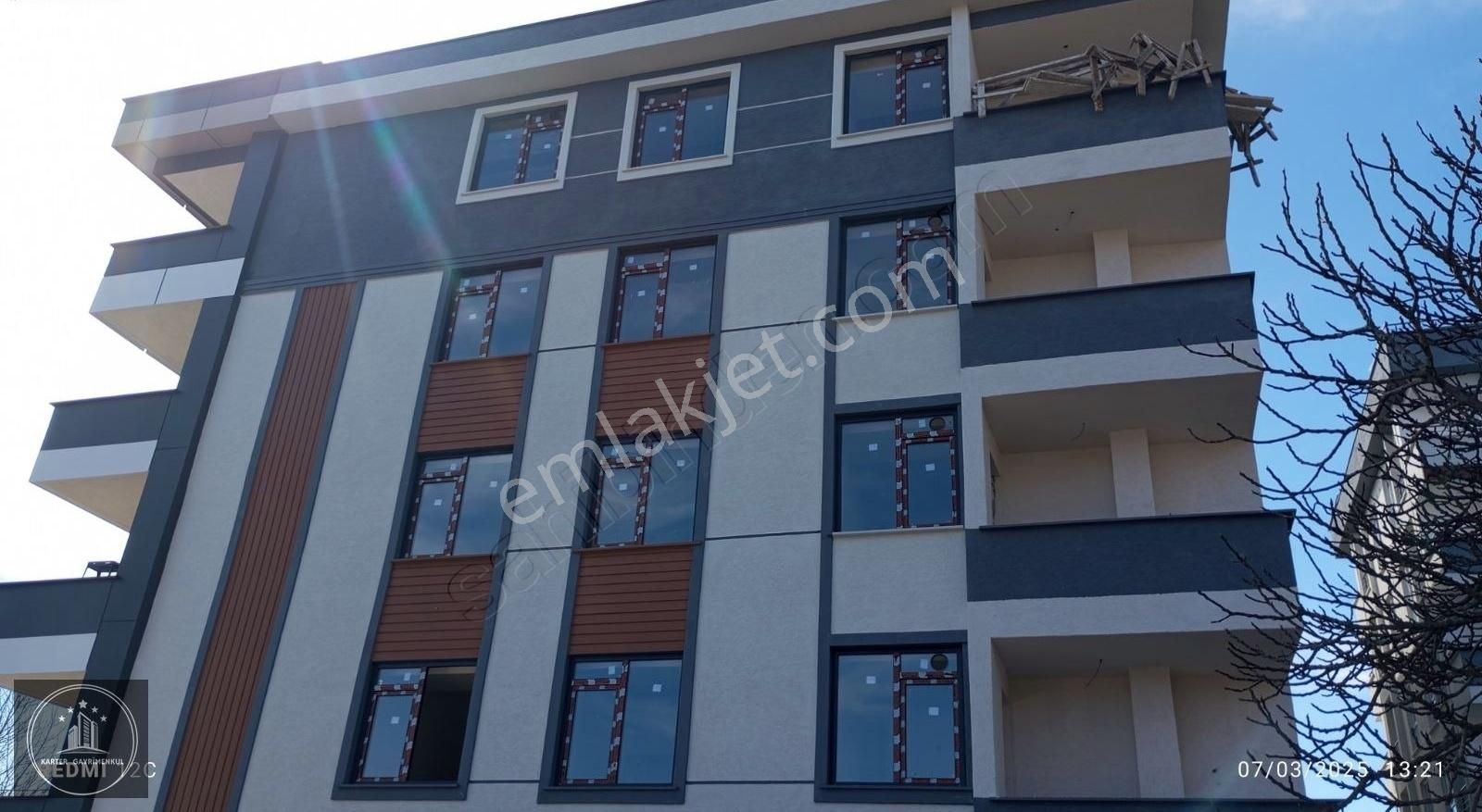 Ispartakule Tahtakale'de Satılık 2+1 Daire Yan Cephe Göl Manzara