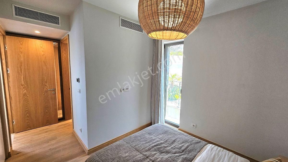 Bodrum Yalıkavakta Satılık Denize Sıfır Özel Plajlı Sitede Deniz Manzaralı Bahçeli 3+1 Villa - Görsel 25