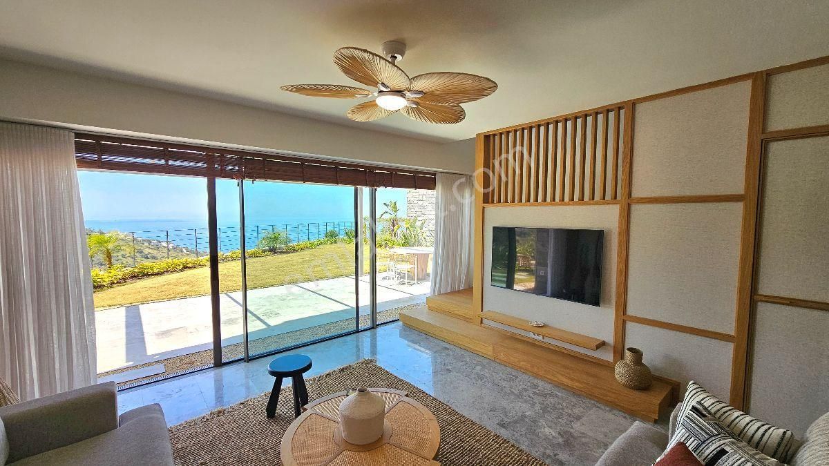 Bodrum Yalıkavakta Satılık Denize Sıfır Özel Plajlı Sitede Deniz Manzaralı Bahçeli 3+1 Villa - Görsel 7