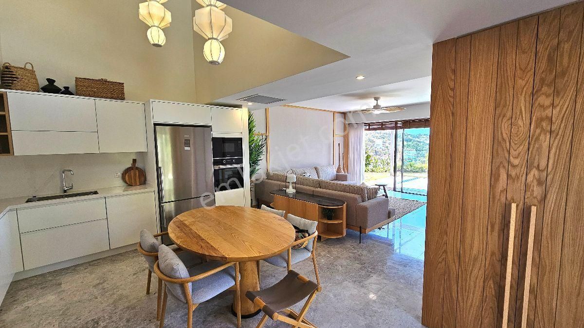 Bodrum Yalıkavakta Satılık Denize Sıfır Özel Plajlı Sitede Deniz Manzaralı Bahçeli 3+1 Villa - Görsel 11