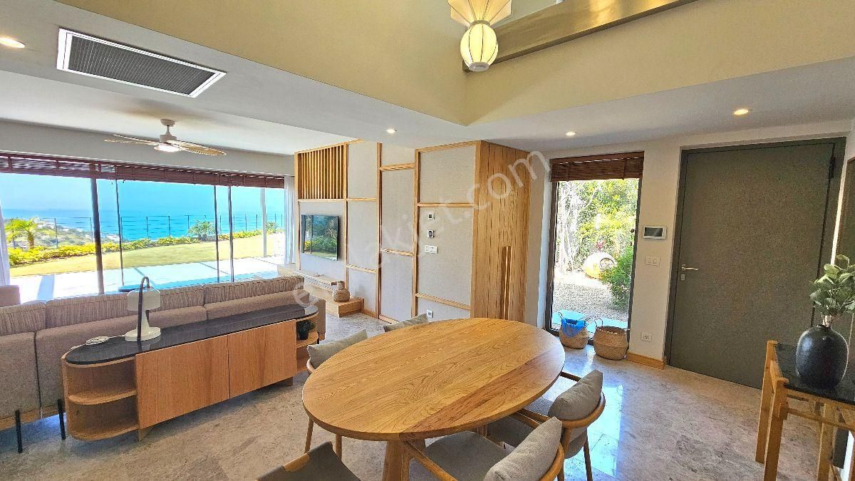 Bodrum Yalıkavakta Satılık Denize Sıfır Özel Plajlı Sitede Deniz Manzaralı Bahçeli 3+1 Villa - Görsel 13