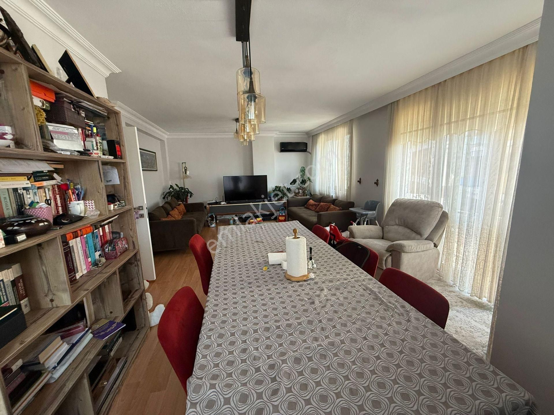 Gayrettepe Merkezde Genç Binada Lüks 2+1 90 M2 Kombili Asansörlü Klimalı Yenilenmiş Ferah Daire