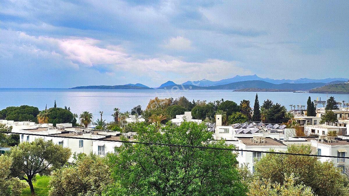Bodrum Merkez Kumbahçede Satılık Denize Yakın Deniz Manzaralı 2+1 Daire