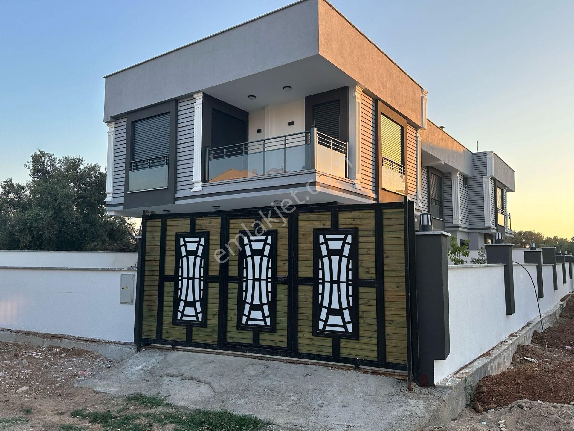 Didim Hisar Mah. 4+1 Ayrı Mutfaklı Havuzlu İkiz Birleşik Ön Cepheli Villamız Satılıktır