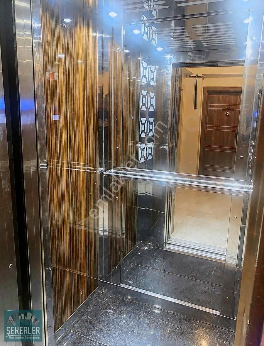 Şekerlerden Konak Merkezde Geniş Bakımlı Daire