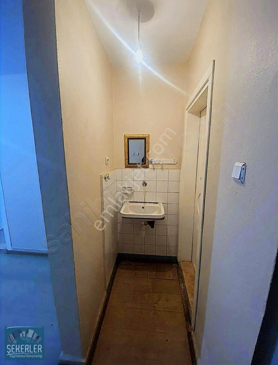 Şekerlerden Yıldırım Caddesi Üzerinde 2+1 Kiralık Ofis