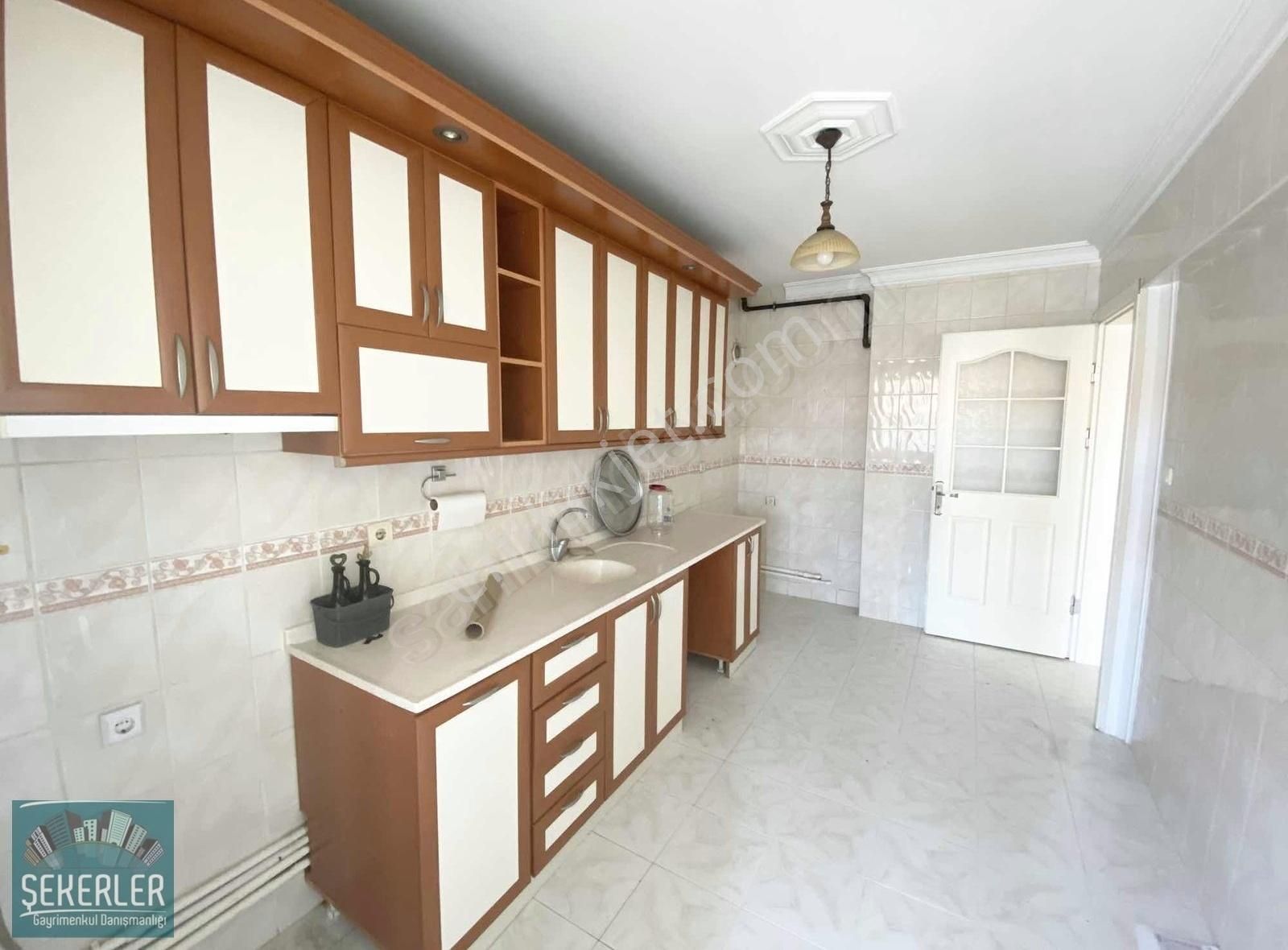 Şekerlerden Karafatmada Metroya Yakın Kiralık Daire