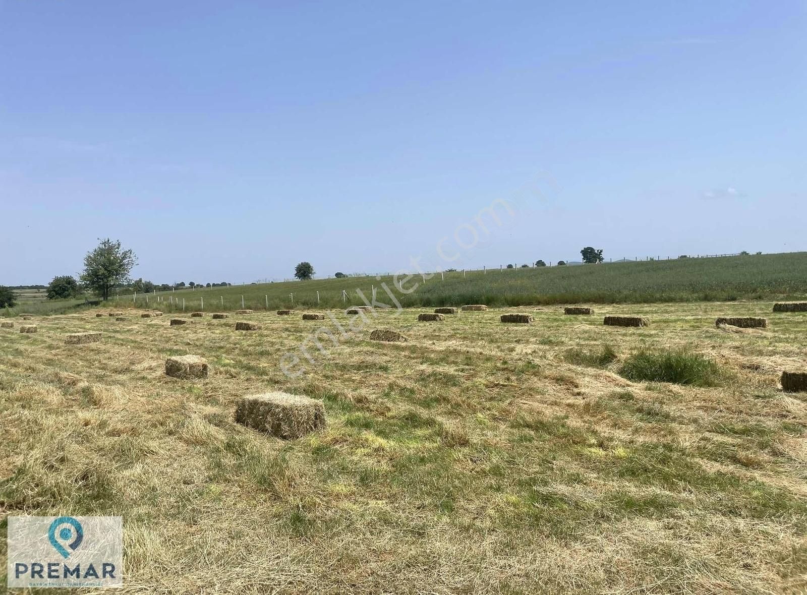 Premar'dan Küçükyoncalı'da Satılık 8000 M2 Köye Yakın Tarla