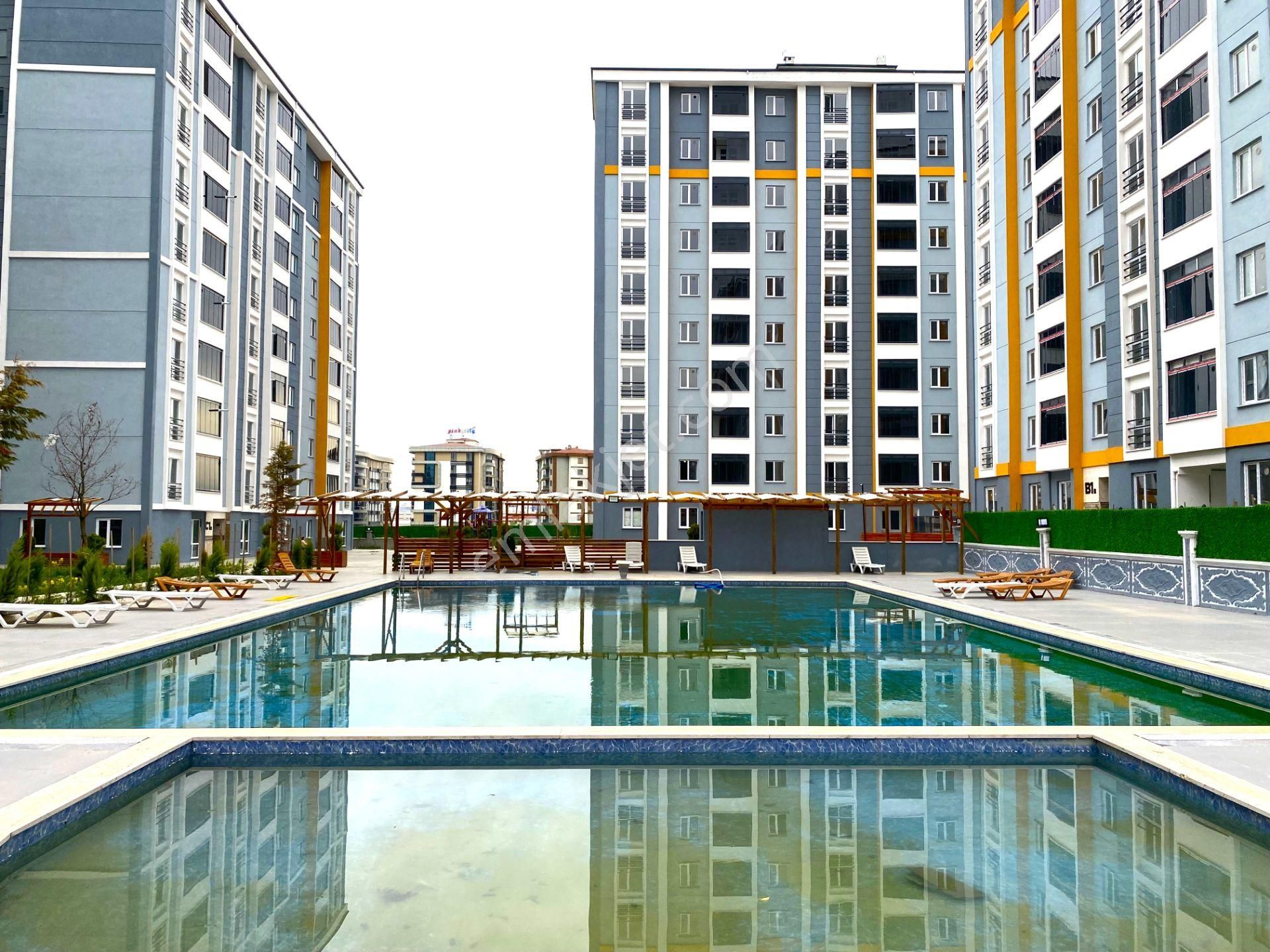 ***eryıldız Gayrimenkul'den Migros Avm Yanı Site İçinde Kiralık 2+1 Daire