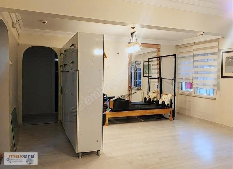 Zuhuratbaba'da Devlet Hastahanesine Yakın 2+1 110 M2