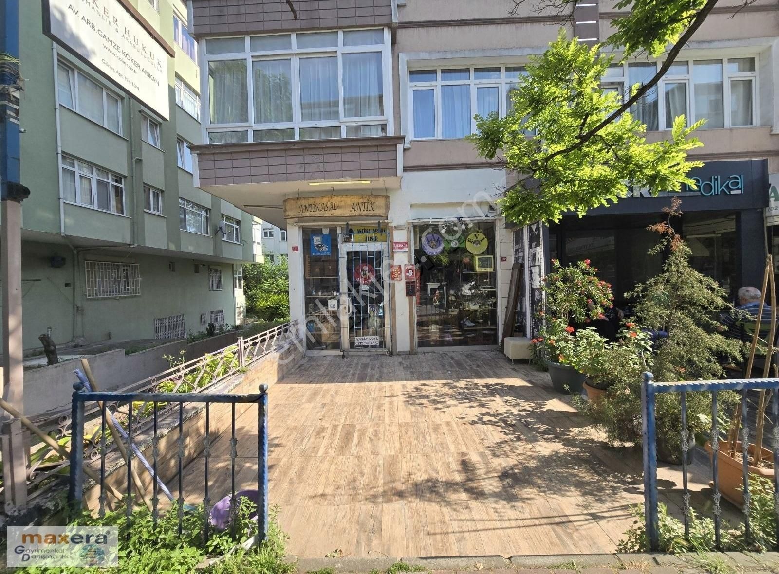 Bakırköy'de 20 M2 Bahçeli Düz Giriş Fırsat Dükkan