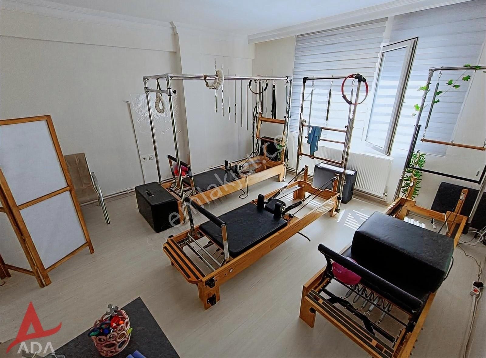 Pendik Çarşı İçersinde Kiralık 1.kat 1+1 Ofis Büro Daire