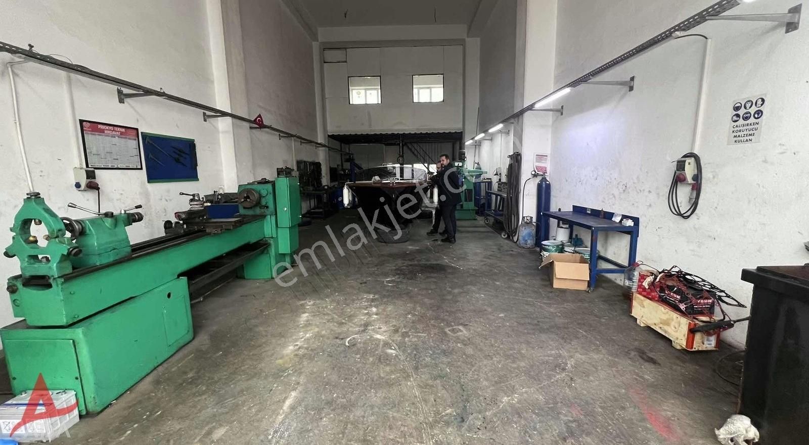 Tuzla Orhanlıda 156 M2 Ofisli Kiralık Sanayi Dükkanı