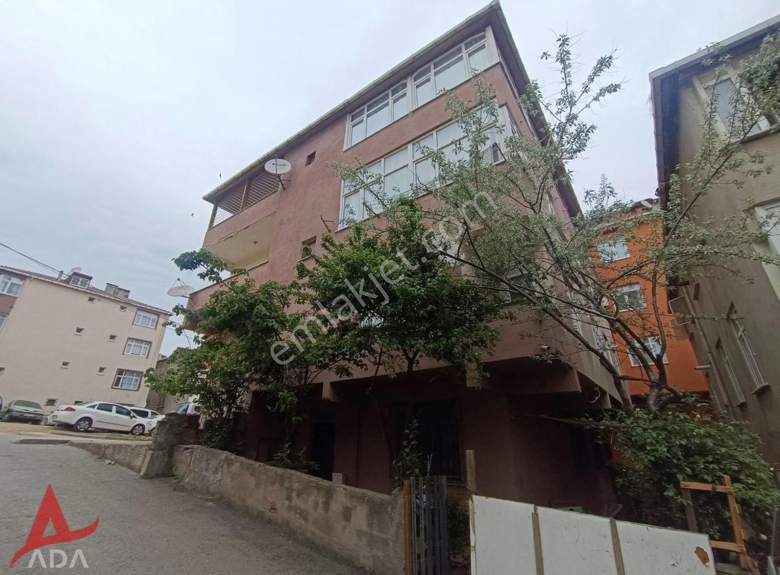 Giriş Kat Bahçeli 2+1 Satılık Daire Fatih Cami 300m Mesafede