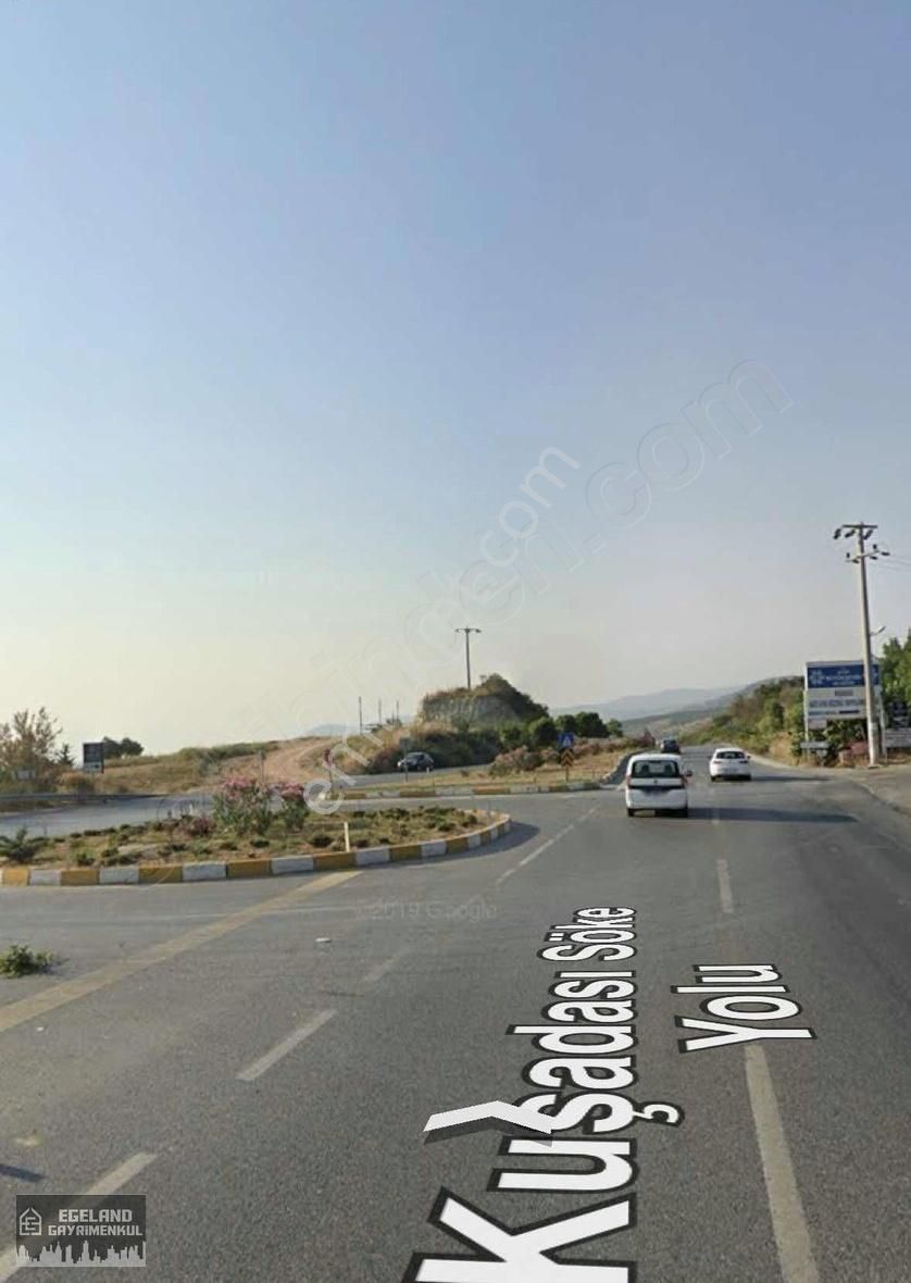 Kuşadası *yayla Köy*de İçinde Evi Olan 464 M2 Arsa