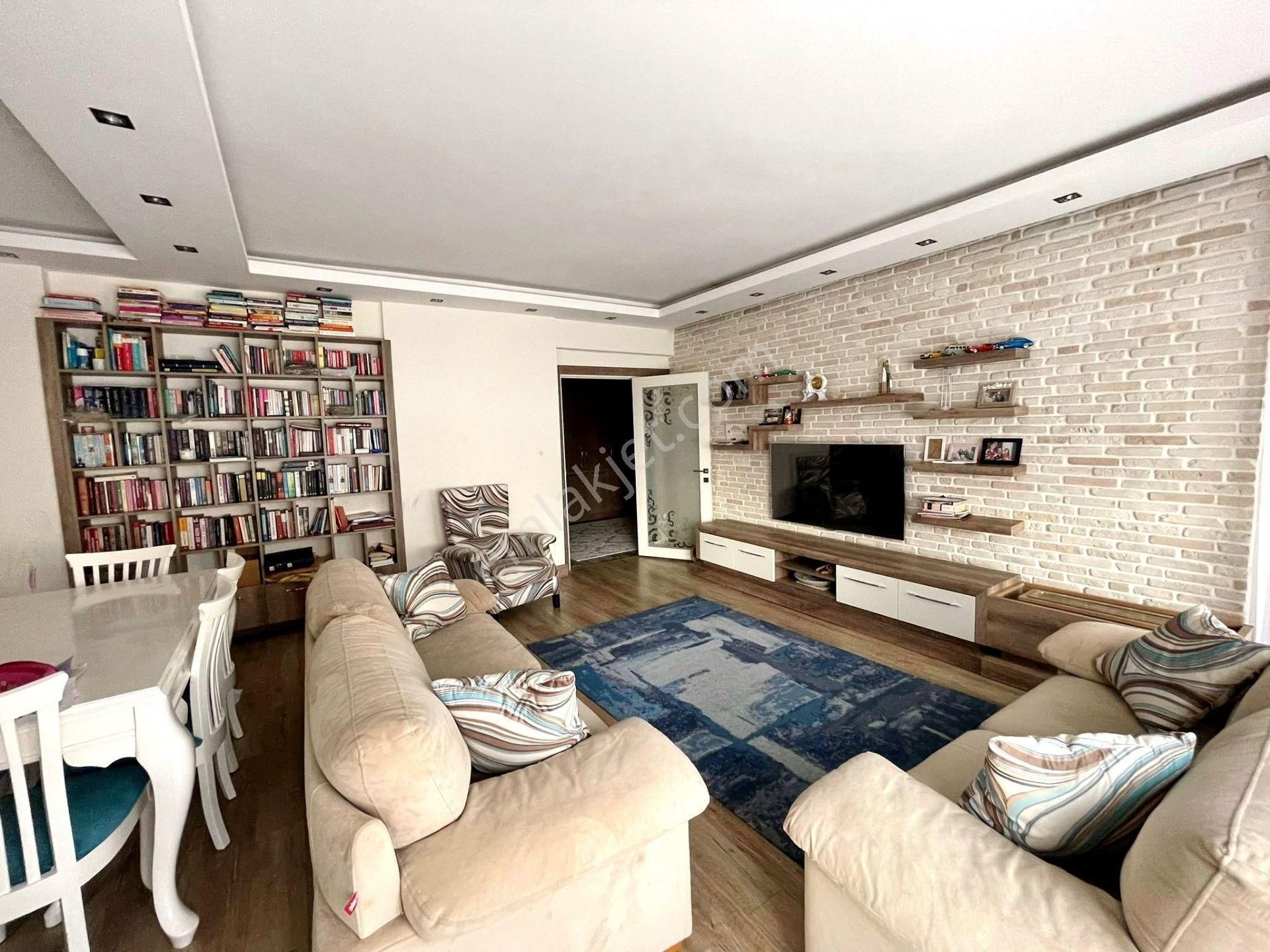 Fener'de Laura Avm Yakını 3+1 Doğalgazlı Lüx Mobilyalı Daire