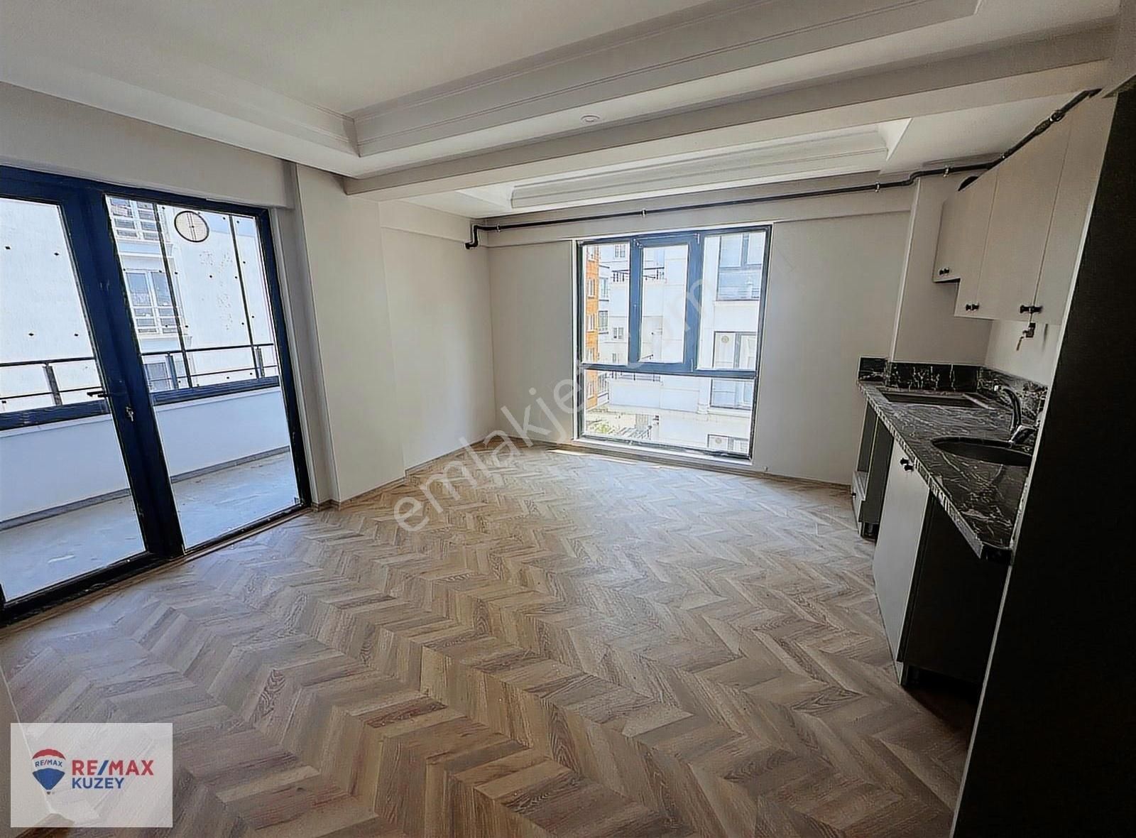 Körfez Tramvay Durağına Yakın Eşyasız Kiralık 1+1 Daire