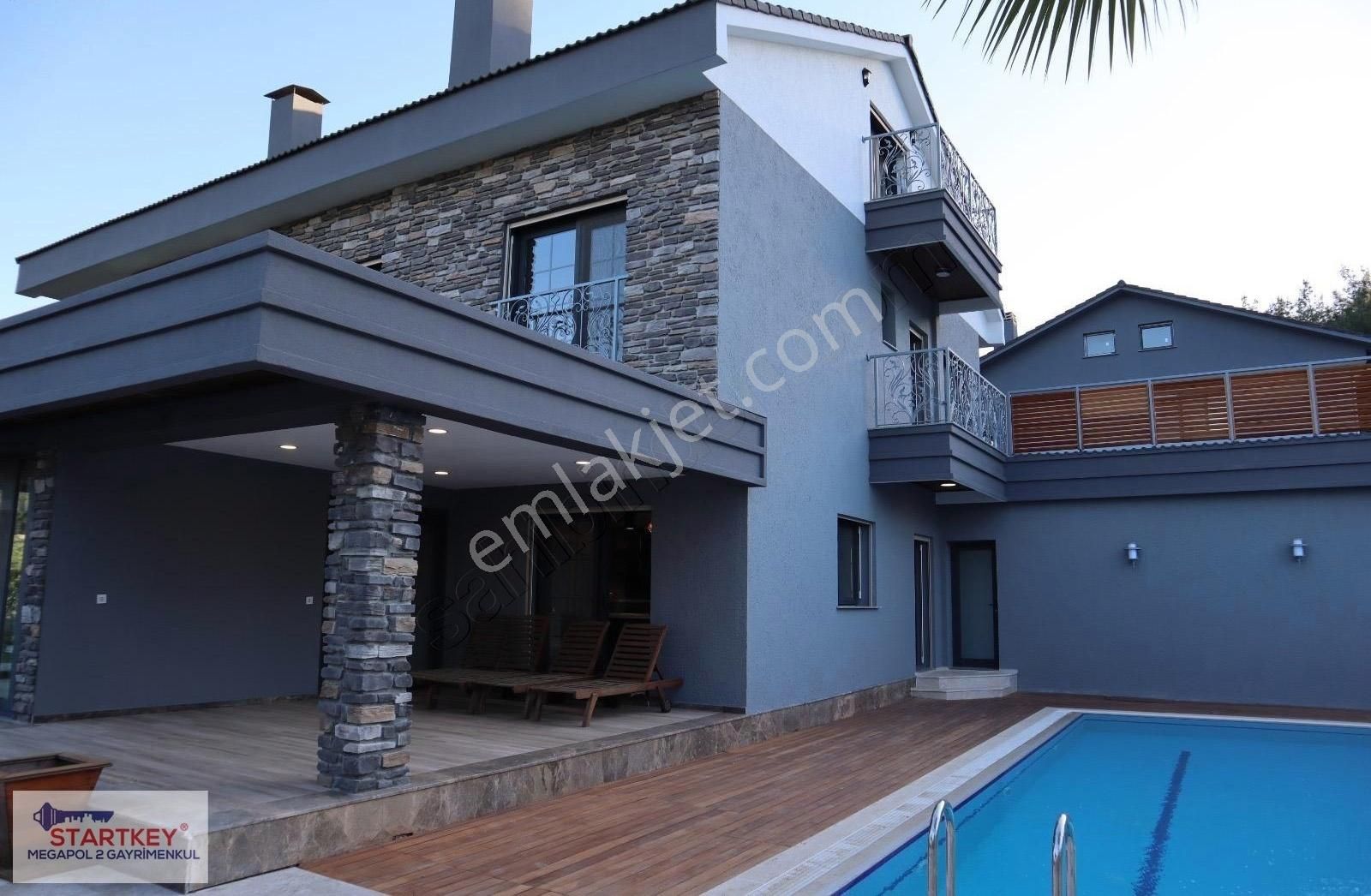 İzmir Kemalpaşa Nazarköy 11+2 Satılık Triplex Villa