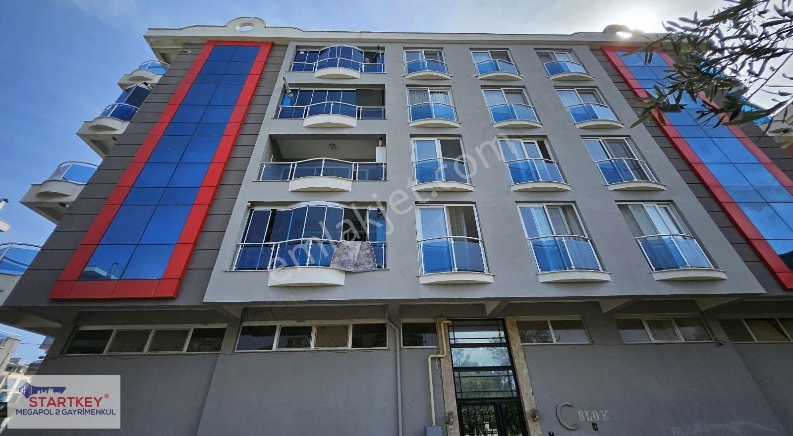 Çiğli İnönü Mahallesi Anadolu Caddesinde Satılık 3+1