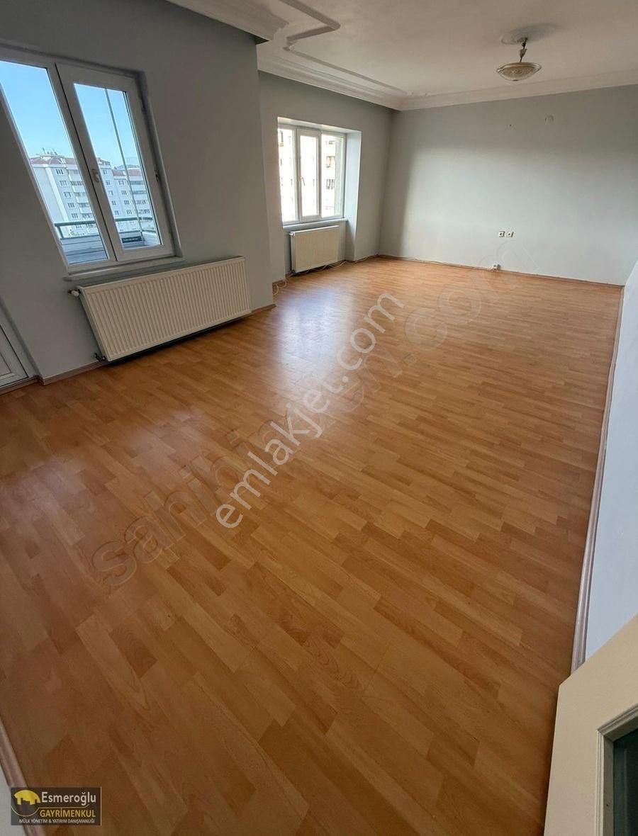 100.yıl Mahallesinde Jakuzili Geniş 3+1 Net 140 M2 Satılık