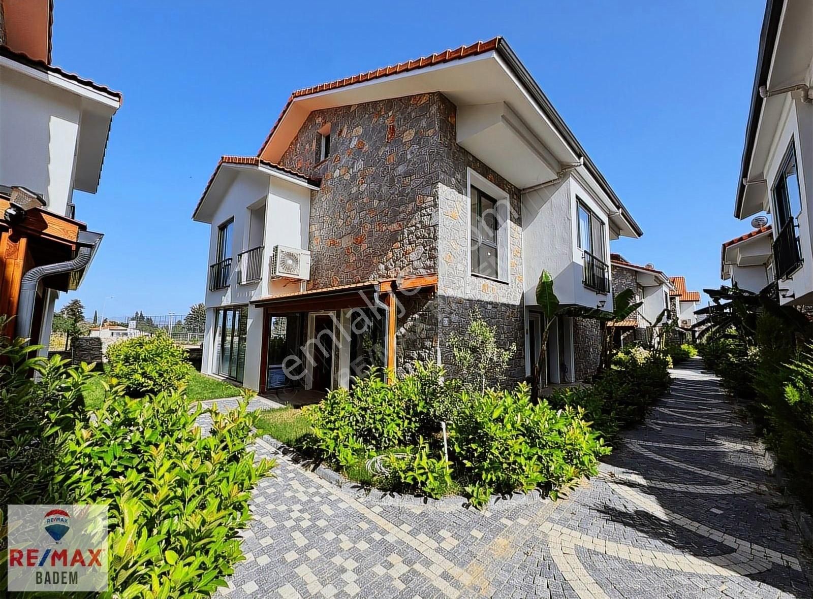Datça Reşadiye'de Site İçinde Satılık 3+1 Tripleks Villa