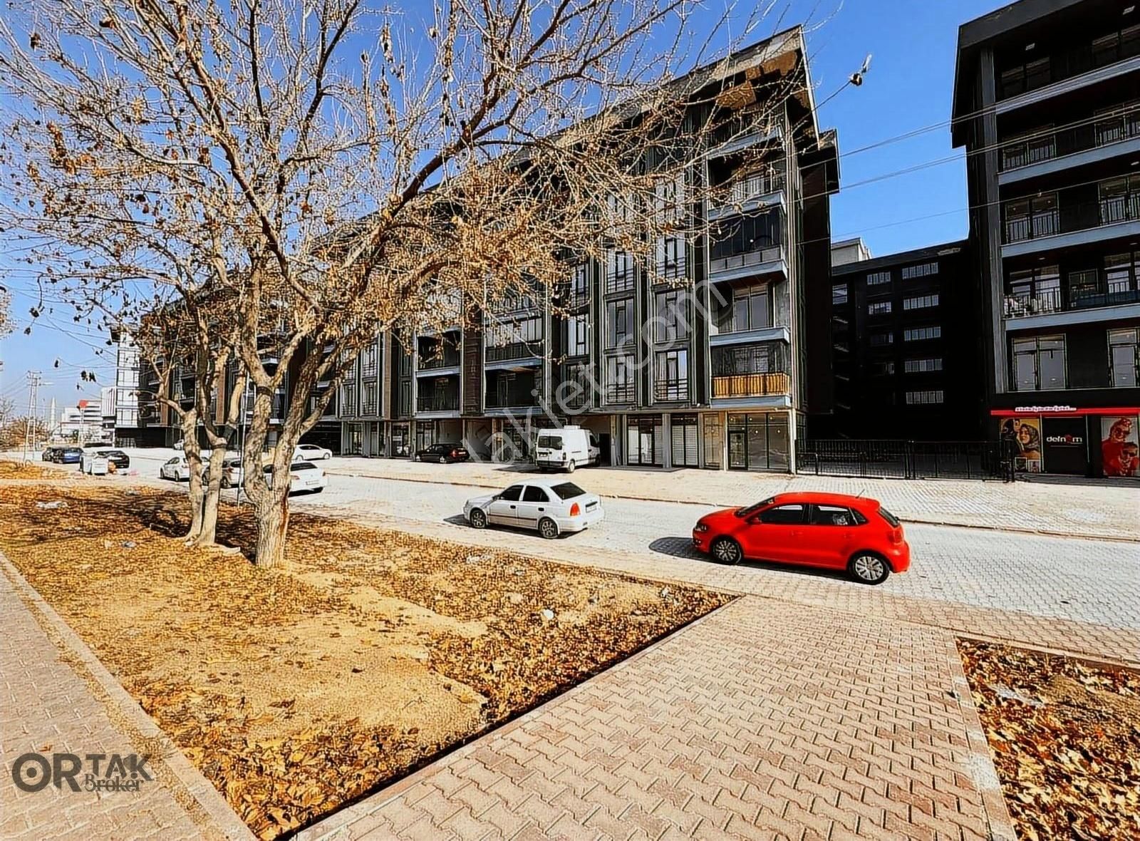 Adliye Yakını 35 M2 Kiralık Dükkan