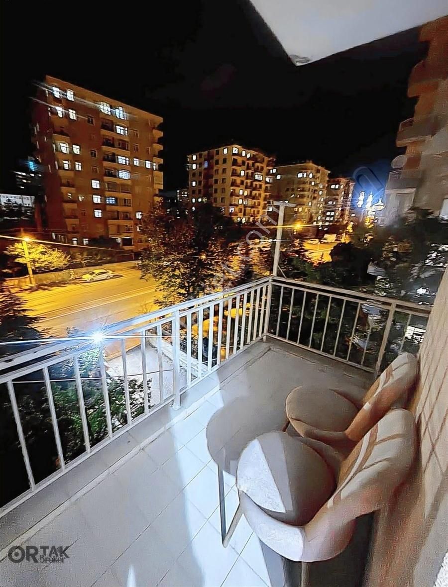 Bosna Hersekde Cadde Cepheli Arakat Satılık 3+1 Daire