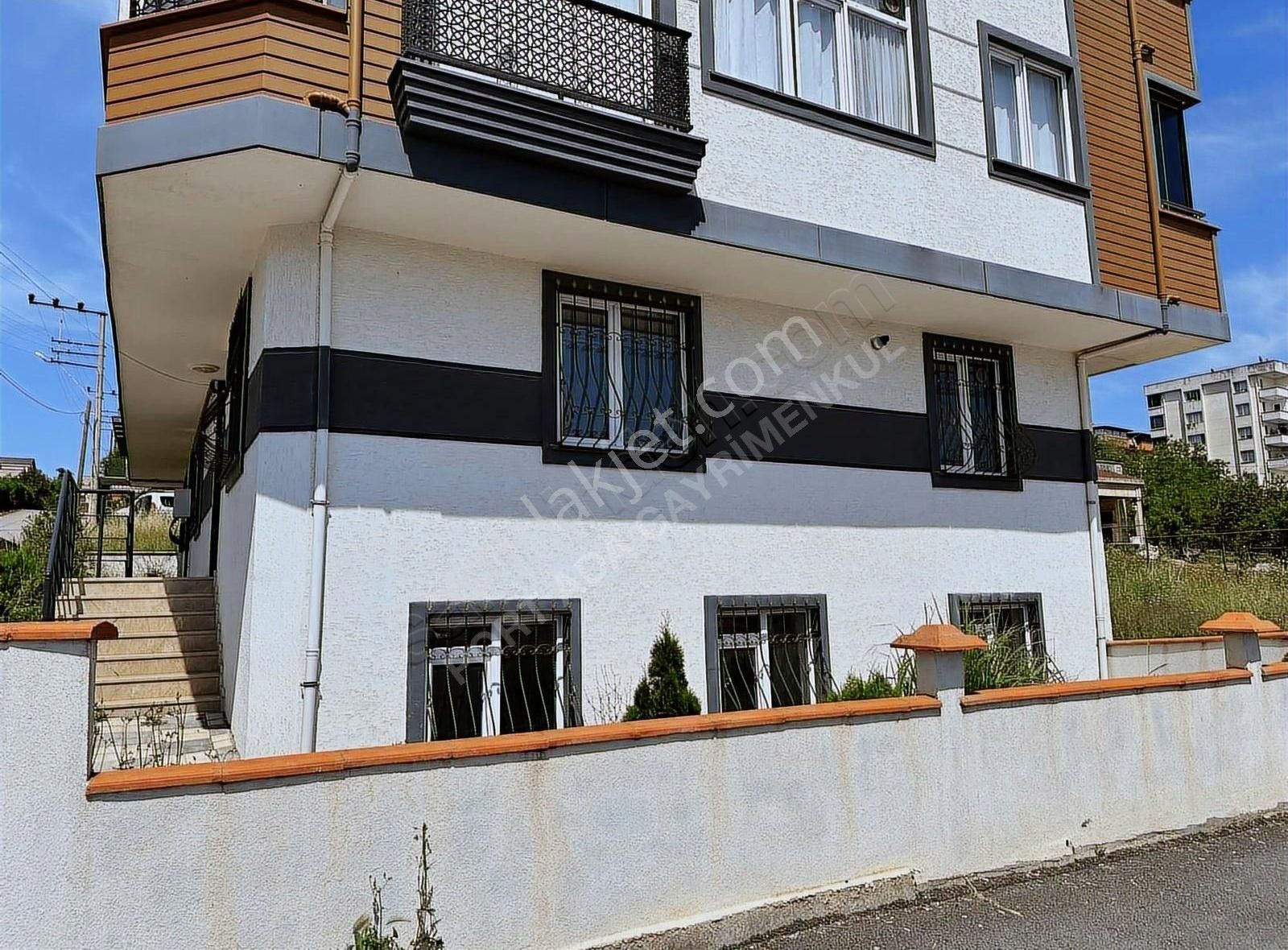 Bayramoğlunda 3+1 İslanlı Kombili Lüks Bahçe Dubleksi