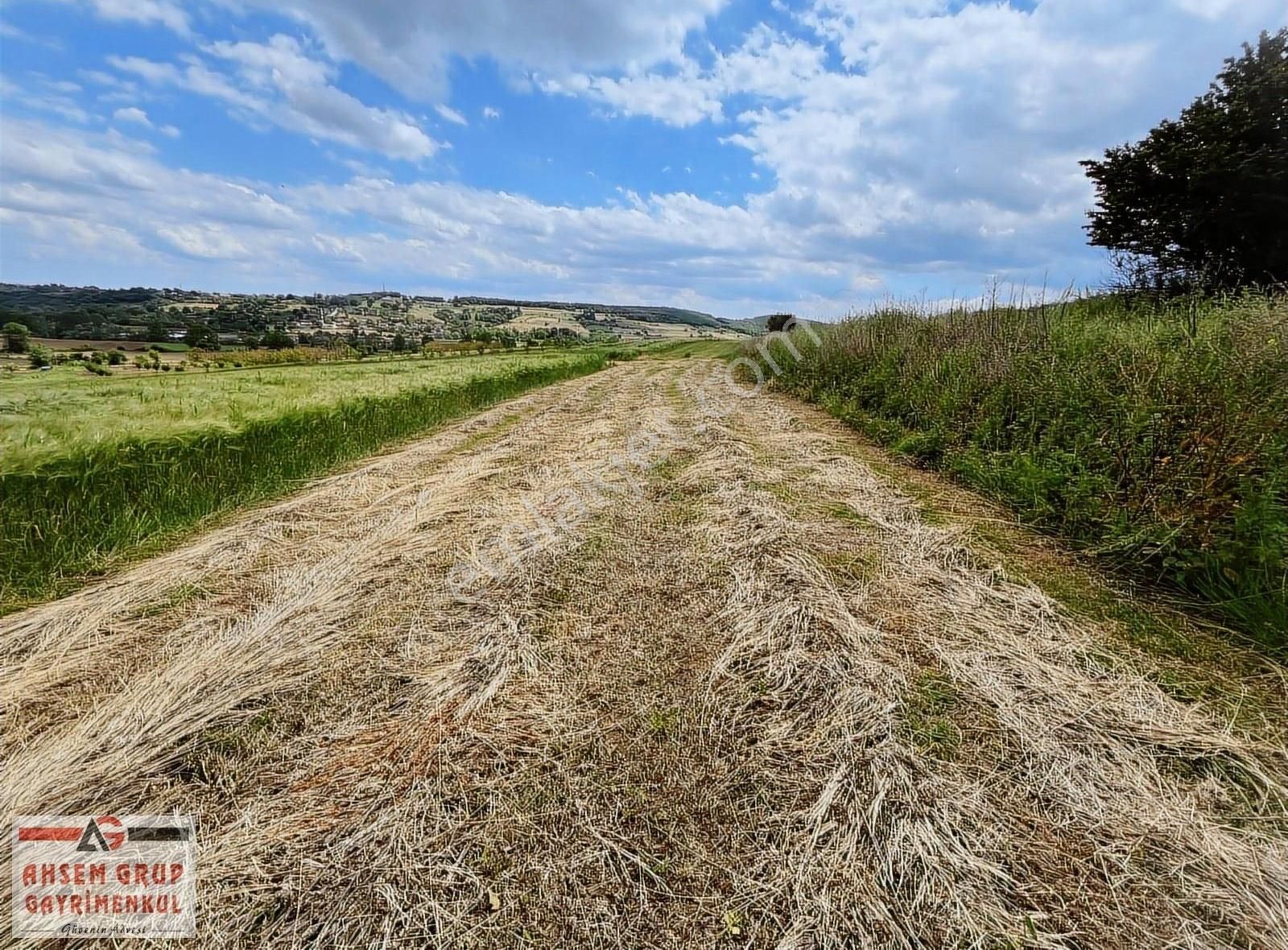 Salmanlıda Yatırım Fırsatı Sizlerle ! 2744 M2 Satılık Tarla
