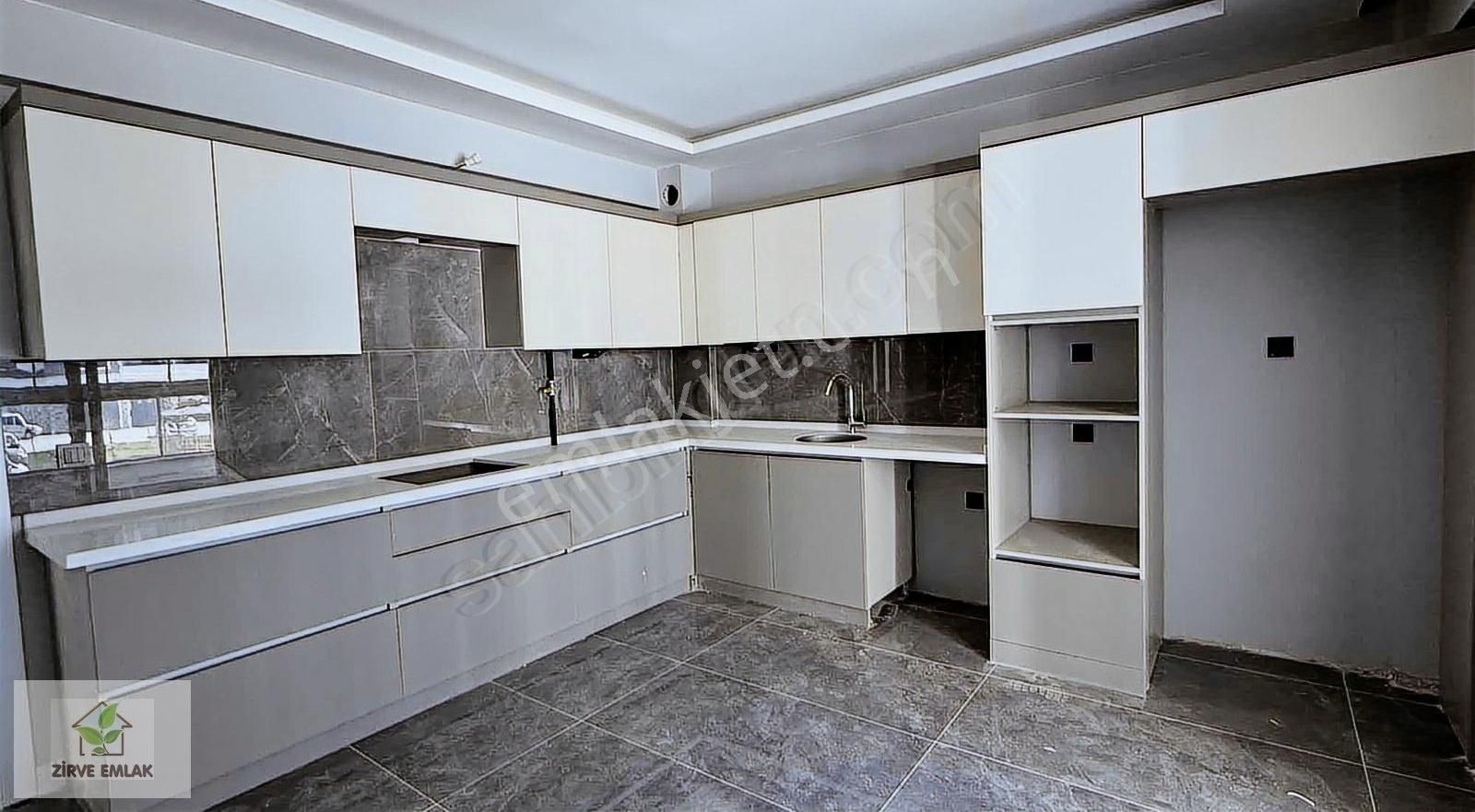 Zirve Emlak Satıyorr Batışehir 3+1 185 M2 Lüx Daire