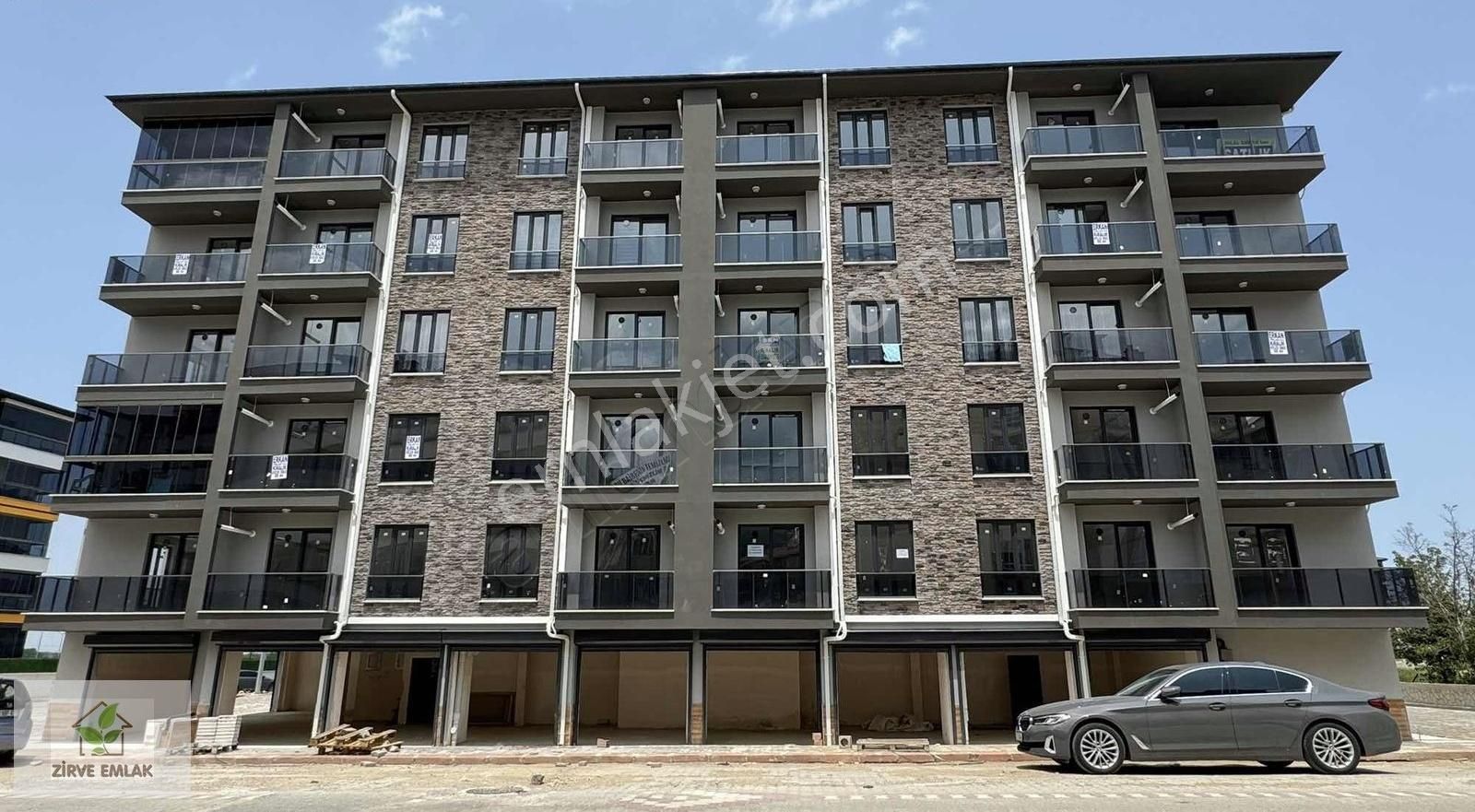 Zirve Emlak Satıyorr Yarenler Sıfır 2+1 Cadde Üzeri Lüx Daire