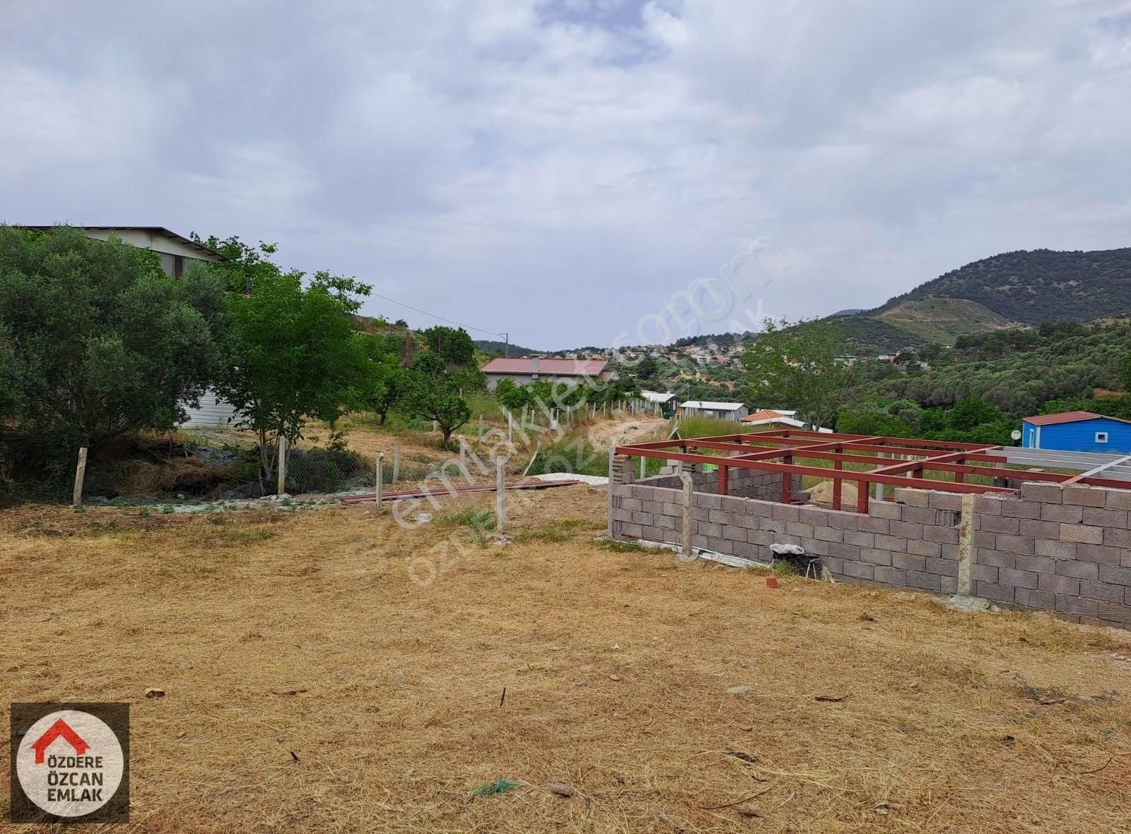 Özdere'de 250 M2 Tarla Elektrik Ve Suyu Var